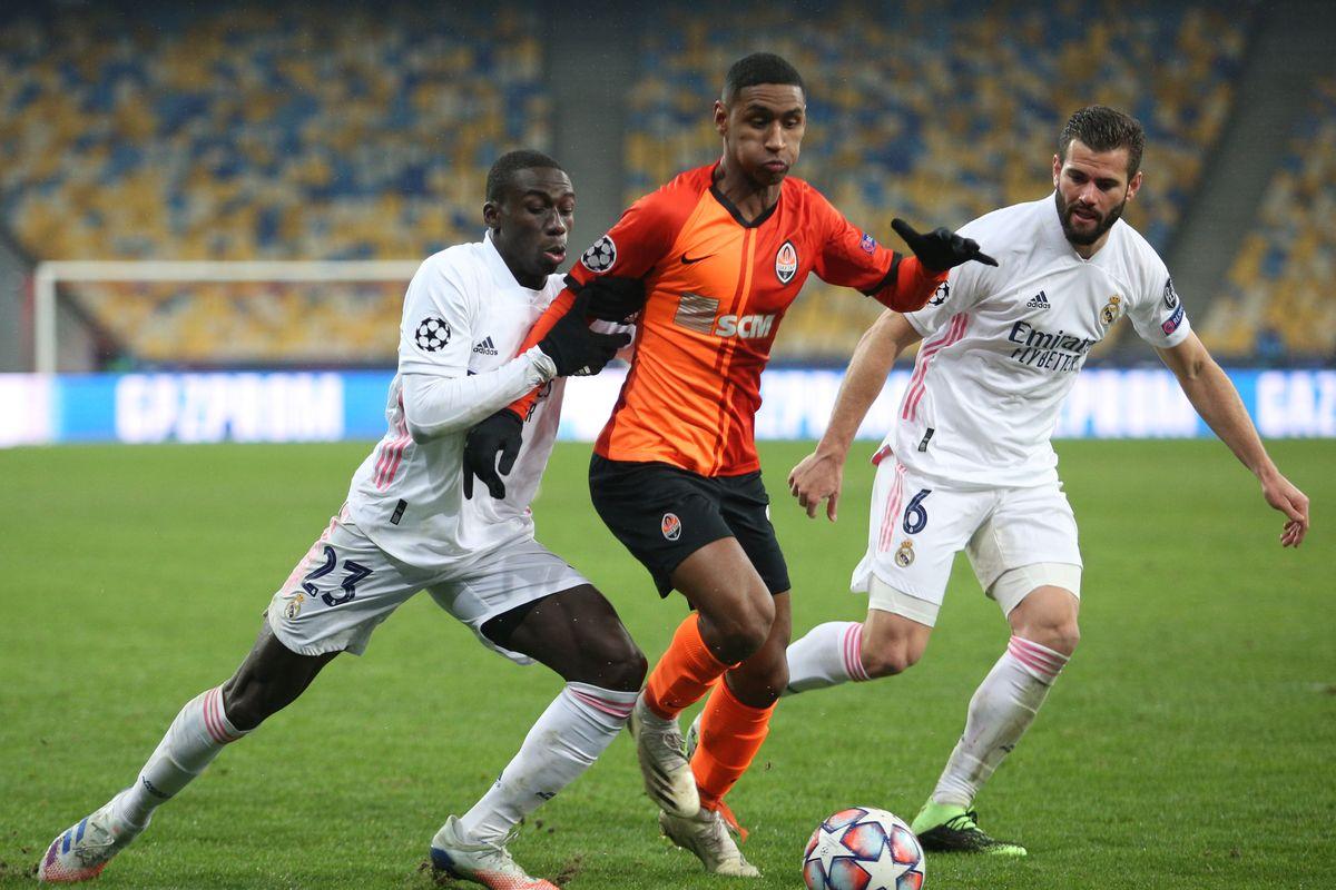 އިންޓައަށް މޮޅެއް، ރެއާލް ޕްރެޝަރުގައި