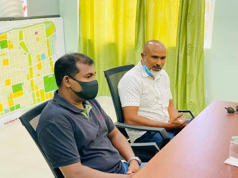 ތިނަދޫ ދެ ދާއިރާގެ މެމްބަރުން ޑރ.އޭއެސްއެމްއެޗް ގެ މެނޭޖްމެންޓްއާއި ބައްދަލު ކުރައްވައިފި