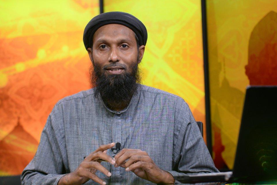 އެއްޖިންސުން ގުޅުން ހިންގާ މީހުންނަށް މަރުހަބާ ކިޔައި ސްޓޭޖްތަކަށް އެރުވުން ލަދުވެތި - އަލީ ރަމީޒް