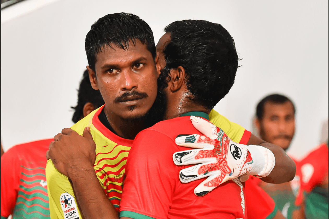 ފައިސަލް، ފުޓްބޯޅަ ކުޅުން ހުއްޓާލަނީ