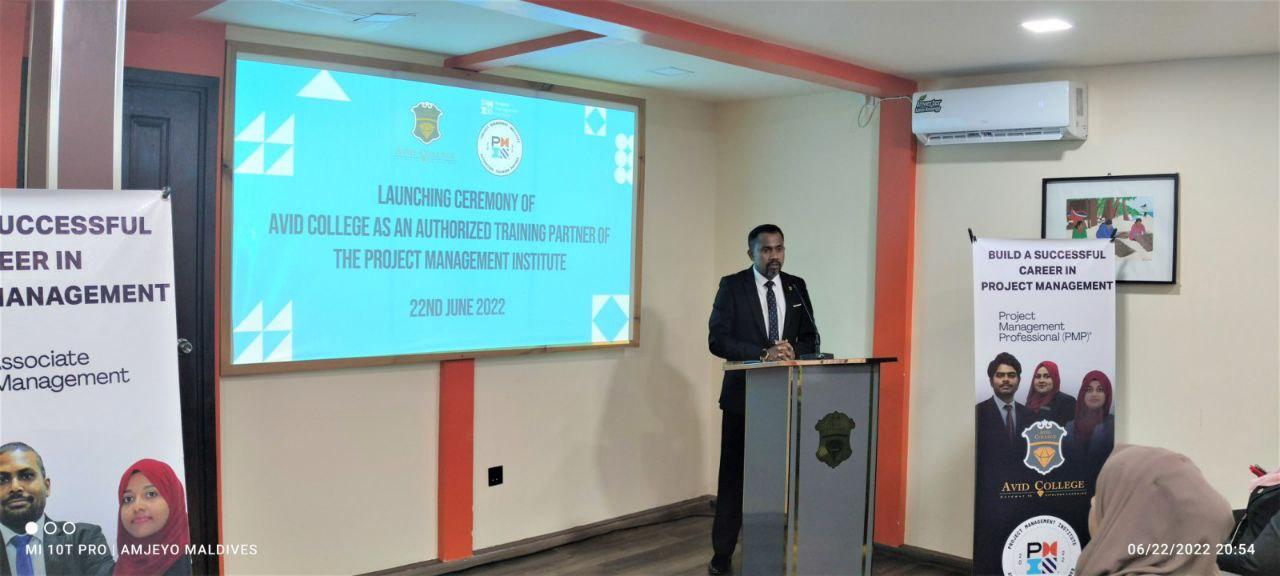 ޕީ.އެމް.އައި ގެ އޮތޮރައިޒްޑް ޓްރެއިނިންގ ޕާރޓްނަރއަކަށް އެވިޑް ކޮލެޖް ހަމަޖައްސައިފި