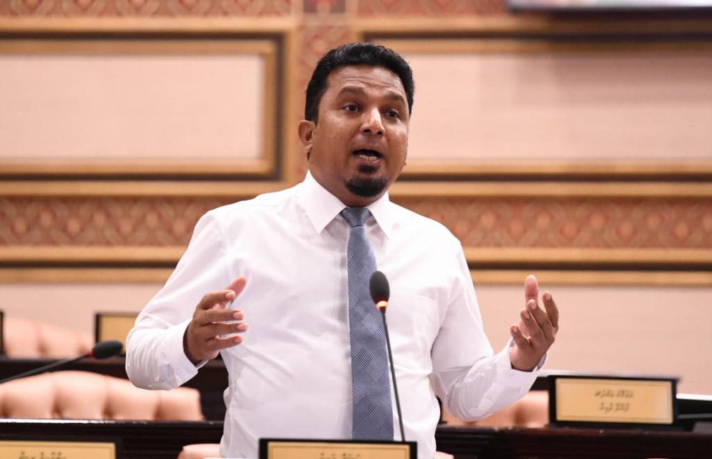 މެމްބަރު ޒަރީރަށް ހަމަލާދިން މައްސަލައިގައި ހައްޔަރުކުރި ދެމީހެއްގެ ބަންދުގެ މުއްދަތު އިތުރުކޮށްފި