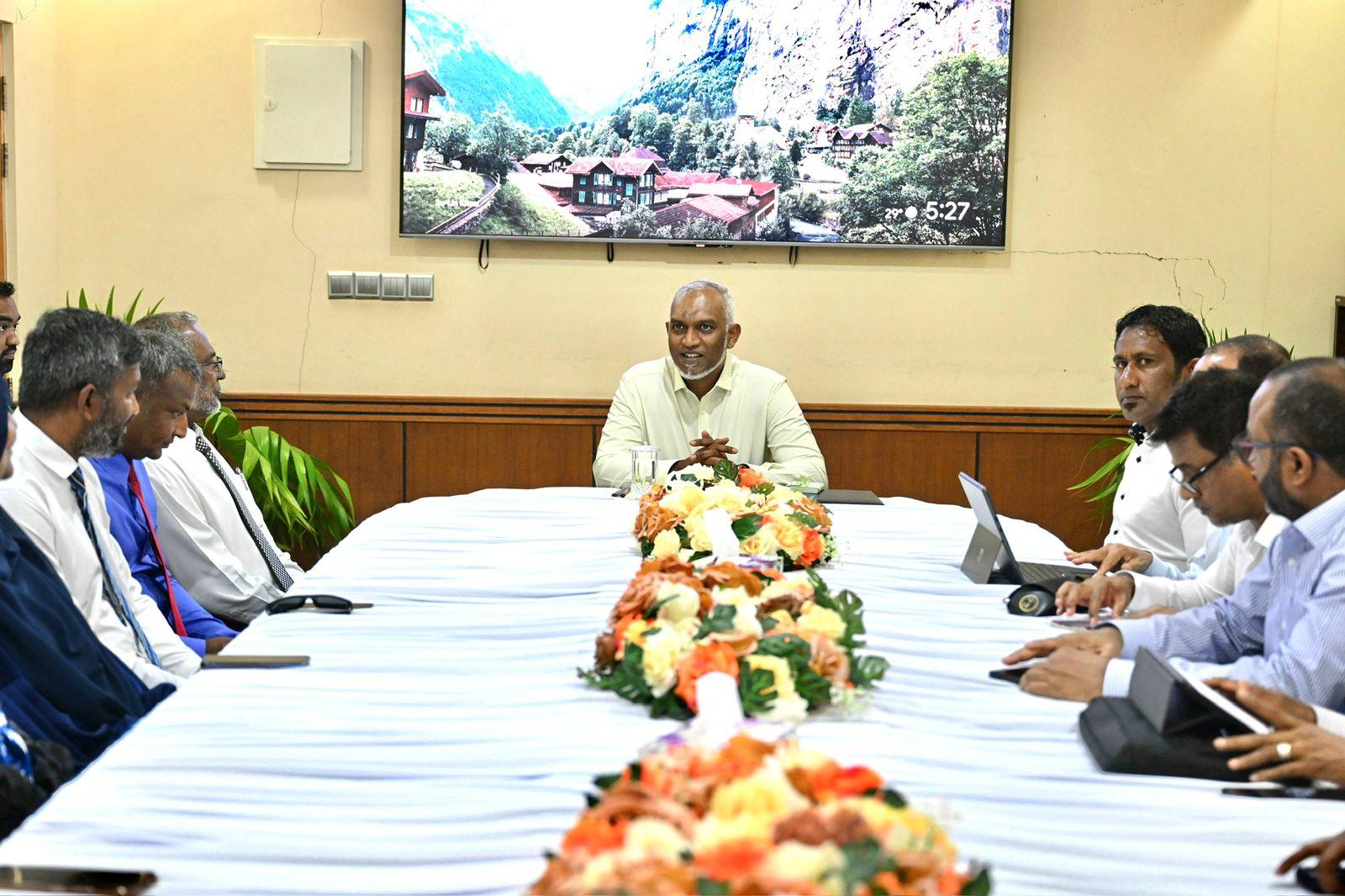 މަންދޫގެ ތަރައްޤީއަށް ބޭނުންވާ ކަންކަމާގުޅޭގޮތުން މަޝްވަރާކުރައްވައިފި