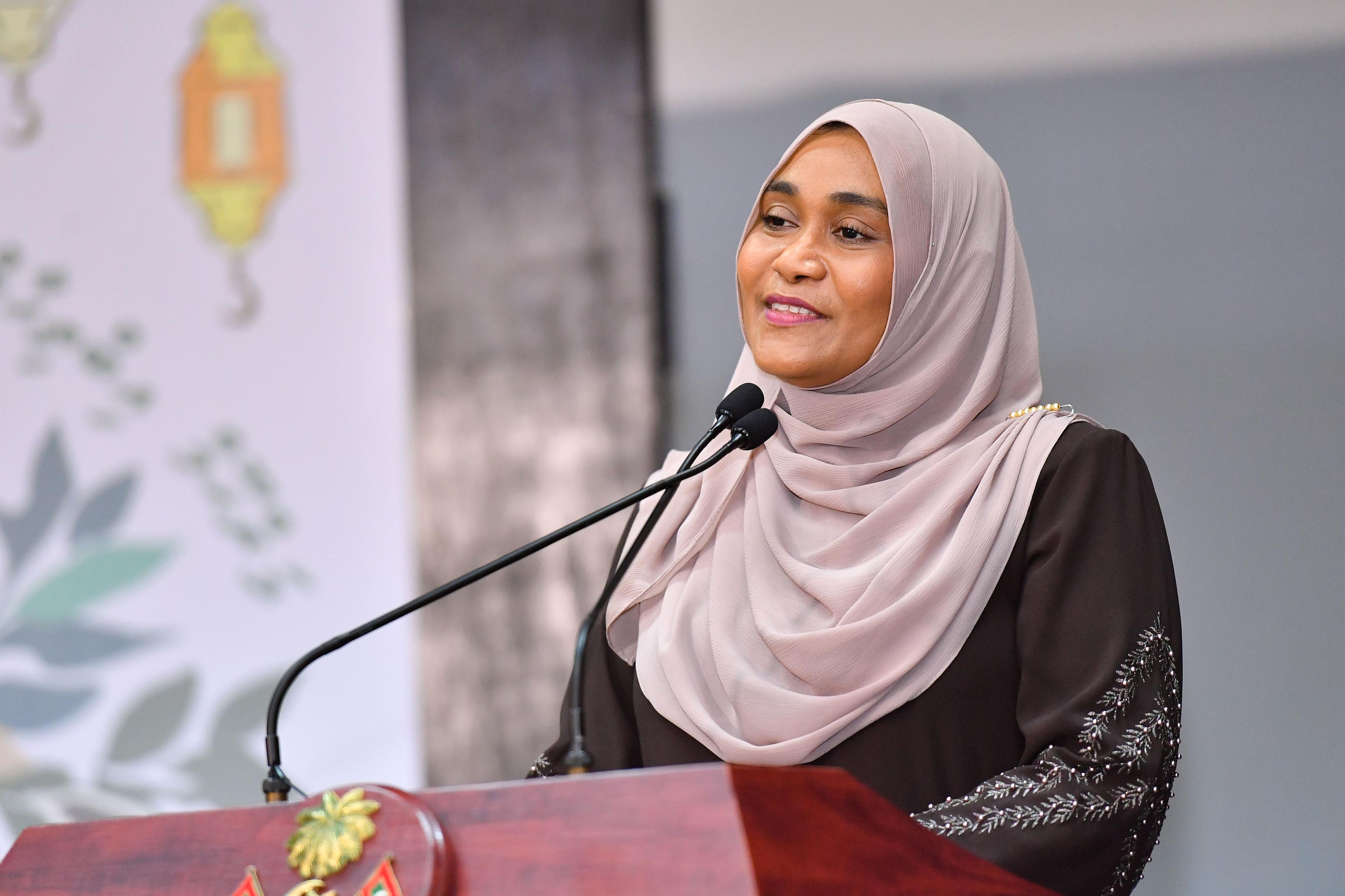 މިއީ މުޖުތަމަޢުގެ ނުރަނގަޅު އާދައަކުން ޖީލެއް ސަލާމަތްކުރުމުގެ ހިތްވަރުގަދަ ނިންމުމެއް - ފަސްޓް ލޭޑީ