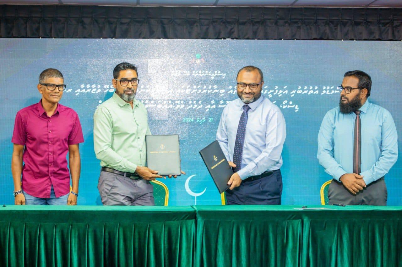 އަލިފުށީގައި އަމިއްލަ ފަރާތަކުން ހިލޭ އެހީގައި މިސްކިތެއް ބިނާކުރުމަށް އެއްބަސްވުމެއްގައި ސޮއިކޮށްފި