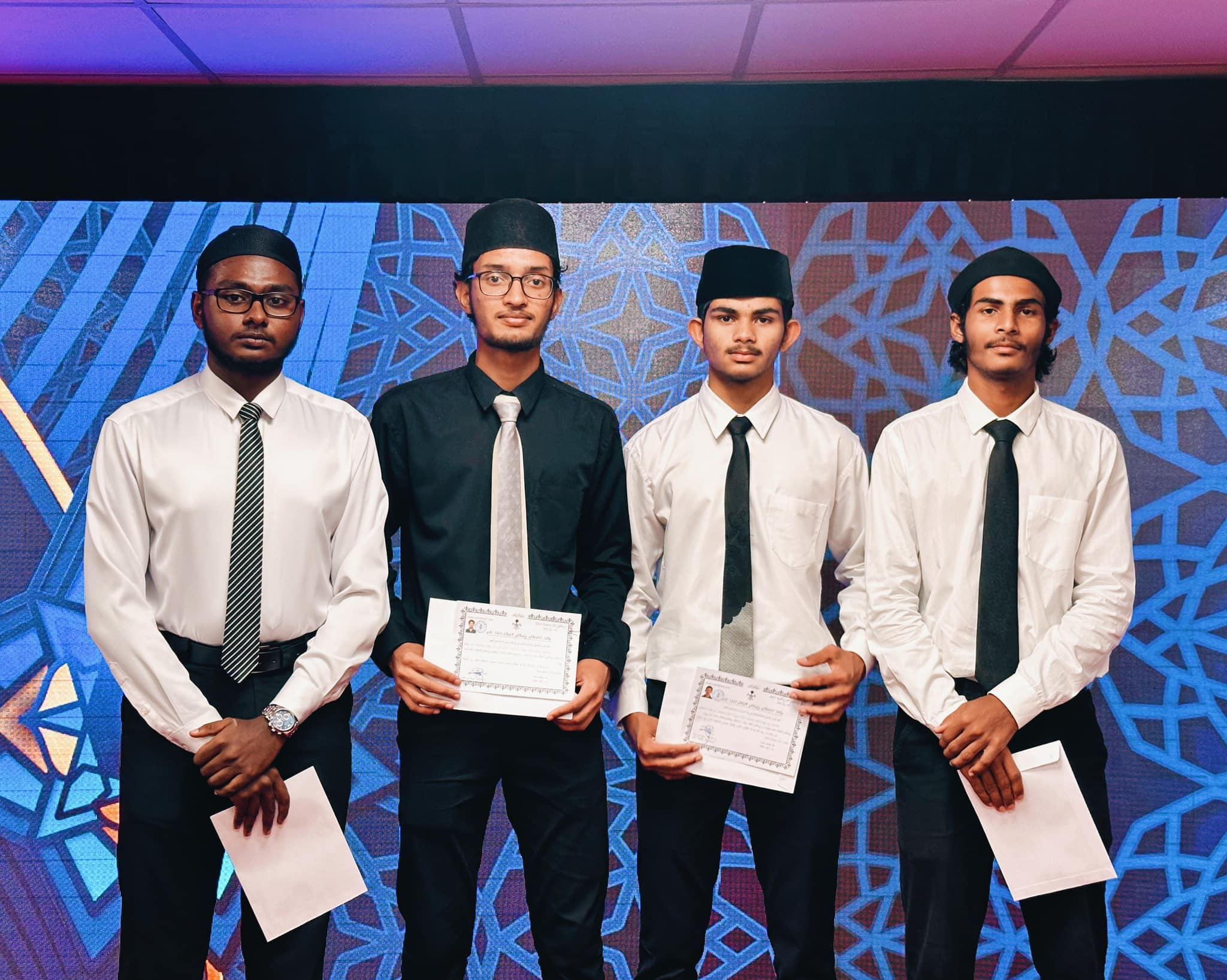 ތިނަދޫގައި ބޮޑު ޖަމާއަތުގައި އޮންނަ އީދު ނަމާދު އިމާމުވެ ކުރައްވާނީ ޒުވާން ހަތީބު ޝަޔާން!