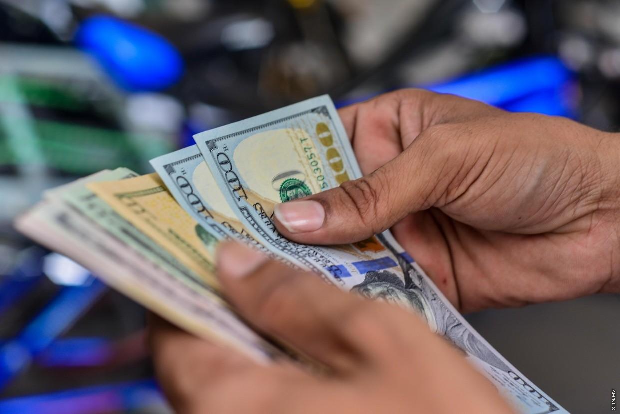 ކަޅު ބާޒާރުގައި ޑޮލަރުގެ އަގު ވެއްޓިއްޖެ