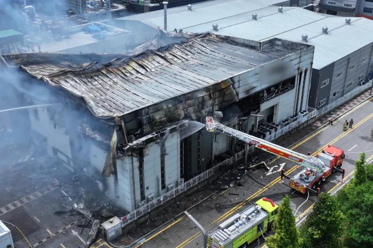 ދެކުނު ކޮރެއާގައި ބެޓަރި އުފައްދާ ޕްލާންޓެއްގައި އަލިފާނުގެ ހާދިސާއެއް ހިނގައި 16 މަރު!