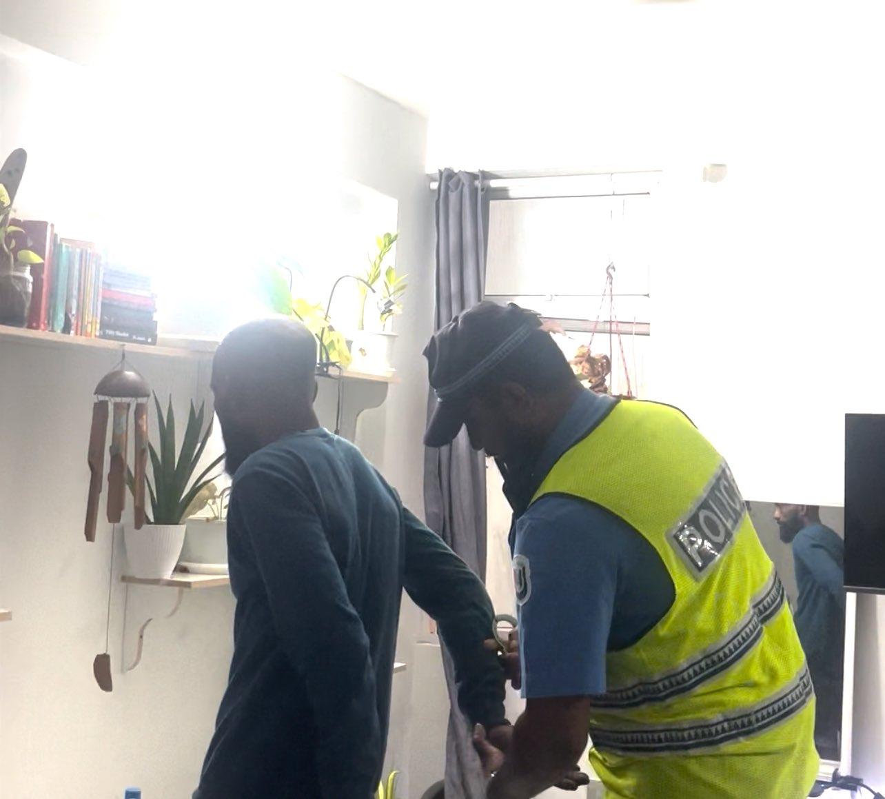 ފުލުހުންނަށް ފިލަންވެގެން ތިން އިމާރާތުން ރެކިގެން ދެވަނަ ގޭގައި ވައްކަން ކުރަނިކޮށް، ވަގެއް ފުލުހުންގެ އަތްދަށުވެއްޖެ