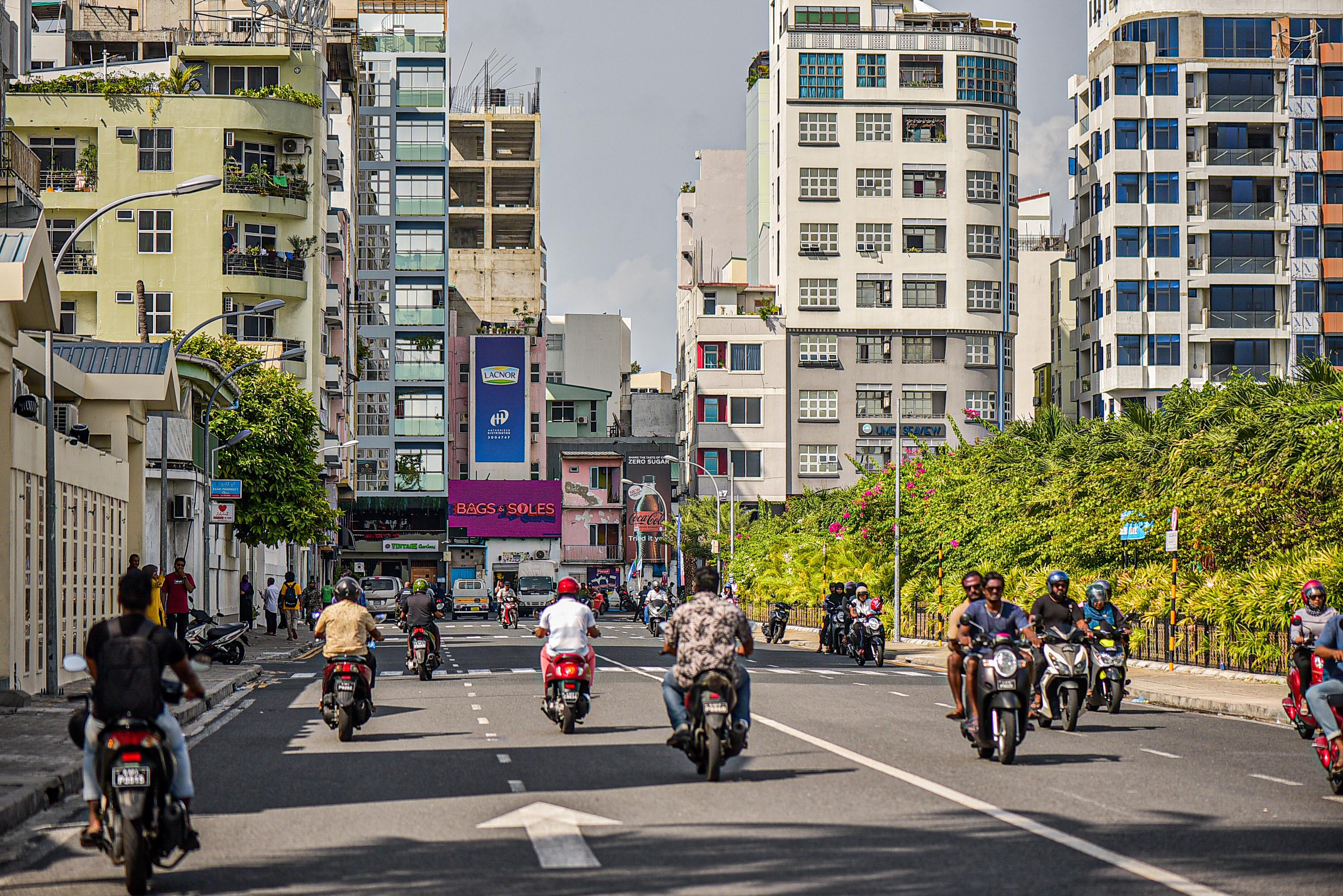 މާލޭގެ ގެއެއްގެ ސިޑިގޮޅިން ވެއްޓި ބިދޭސީއަކު މަރުވެއްޖެ