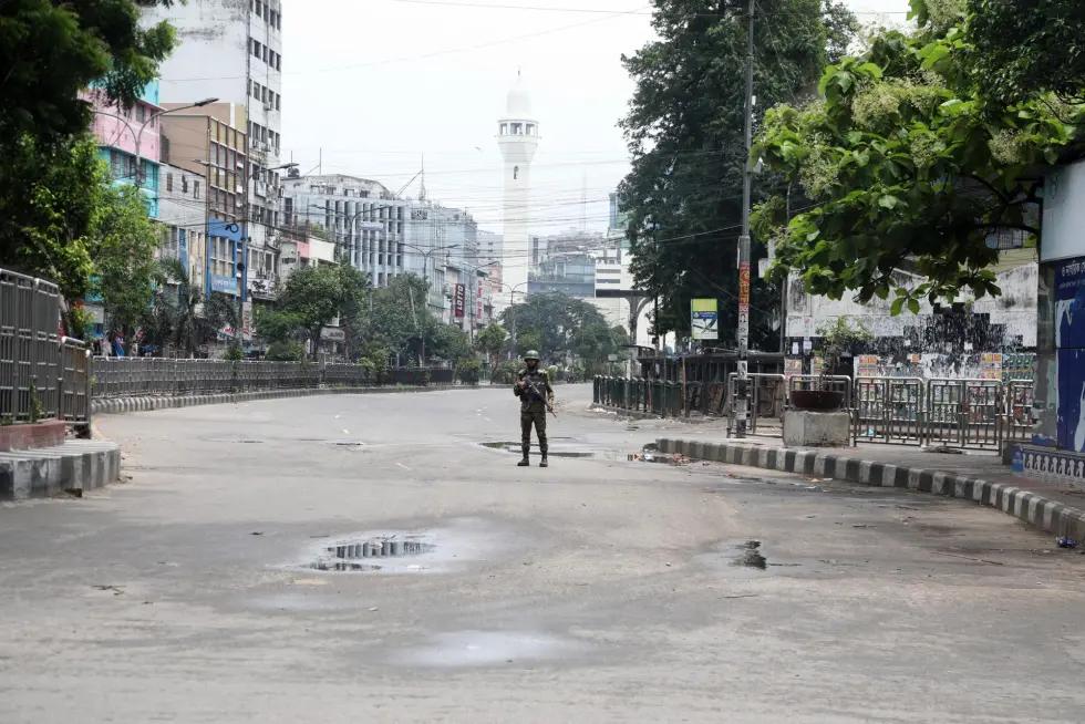 ބަންގާޅު ހަމަނުޖެހުން: ޑާކާގެ ޔުނިވާސިޓީއެއްގައި ކިޔަވަމުން ދިޔަ ދިވެހި ދަރިވަރަކު ރައްކާތެރި ސަރަހައްދަކަށް ބަދަލުކޮށްފި