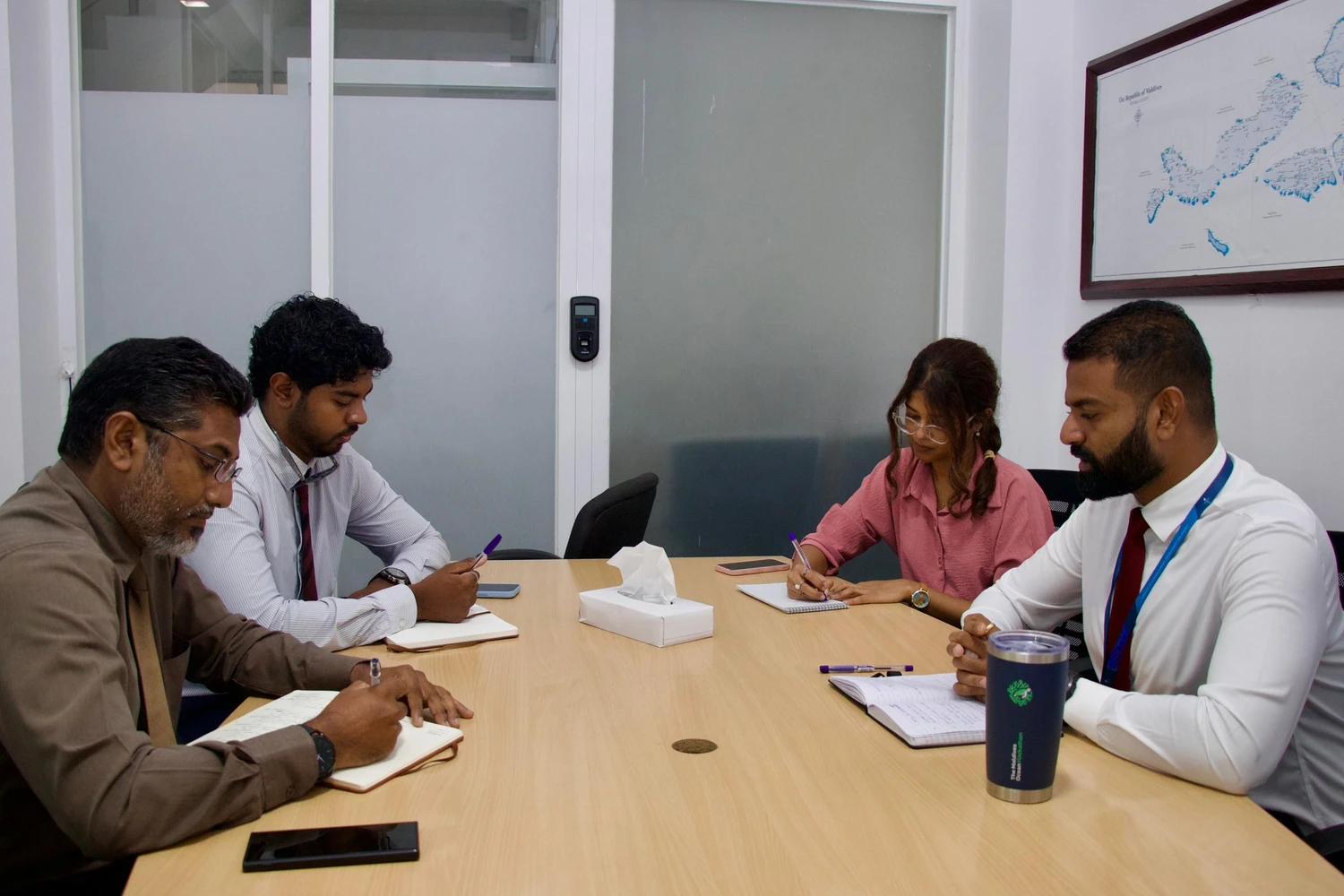 މީދޫގެ ރަށްގިރުމުގެ މައްސަލައަށް ކުއްލި ހައްލެއް ހޯދަނީ