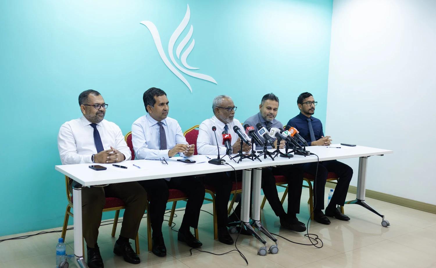 އެމްޑީޕީން ހަލާކުކޮށްލި އިޤުތިޞާދު ހަމަމަގަށް އެޅުވުމުގެ މަސައްކަތް ރައީސް ކުރައްވާނީ ރައްޔިތުންނަށް އޭގެ ބުރަ އުފުލަން ނުޖެހޭ ގޮތަށް!