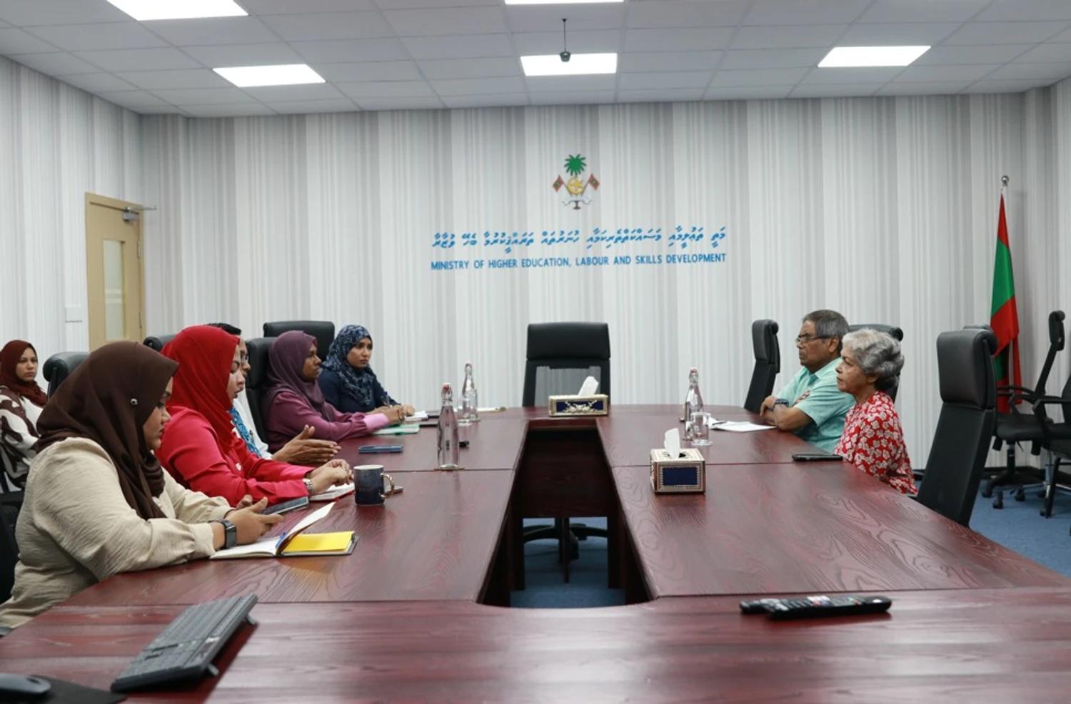 ޚިދުމަތުން ދުރައްދާންޖެހިފައިވާ ޚިދުމަތްތެރިން އަނބުރާ ޚިދުމަތަށް ގެނައުމާއި ގުޅޭ ދަފްތަރެއް އެކުލަވާލަނީ