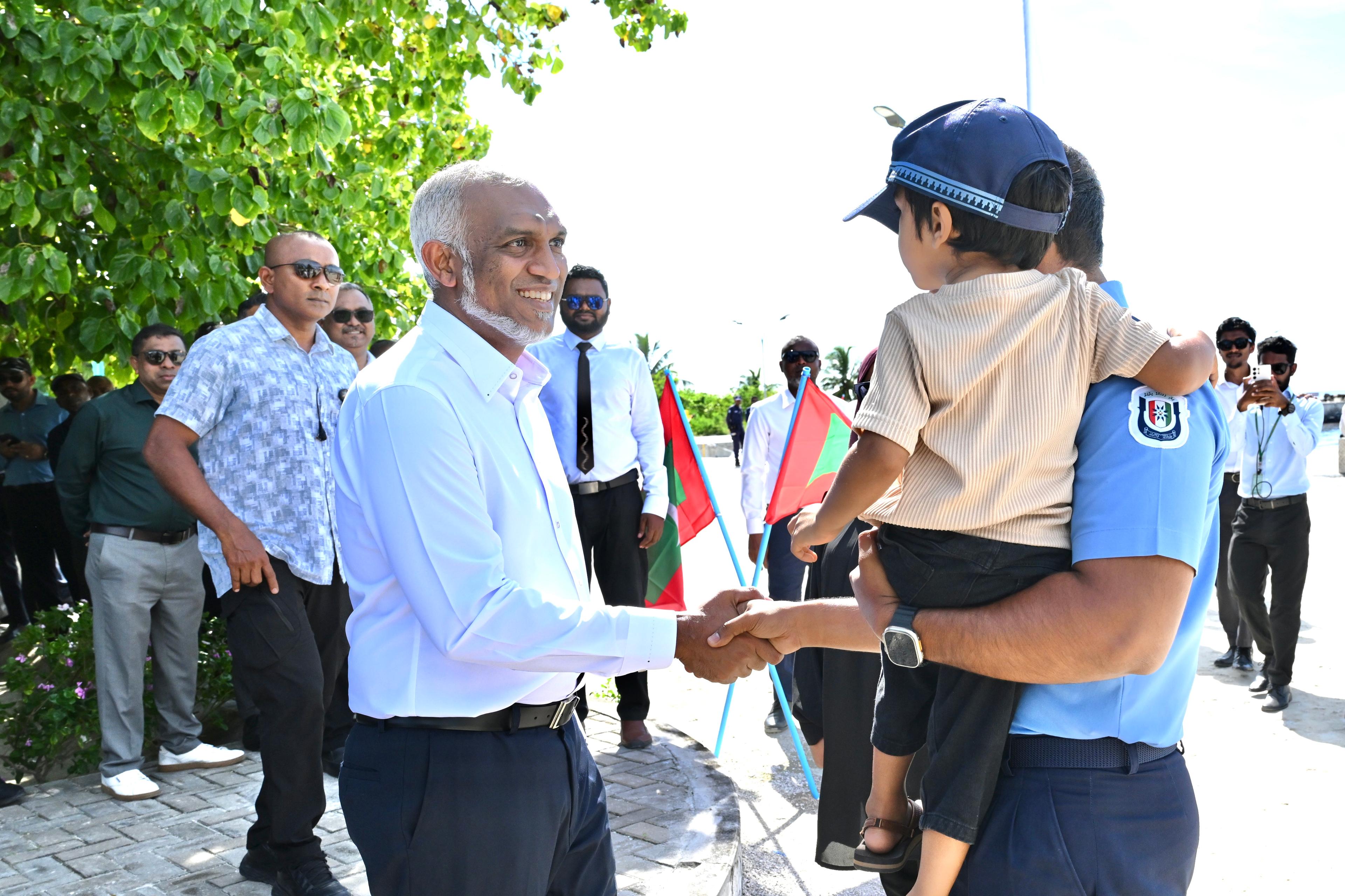 ރައީސް މުއިއްޒު ކ. އަތޮޅާއި ޅ. އަތޮޅަށް!