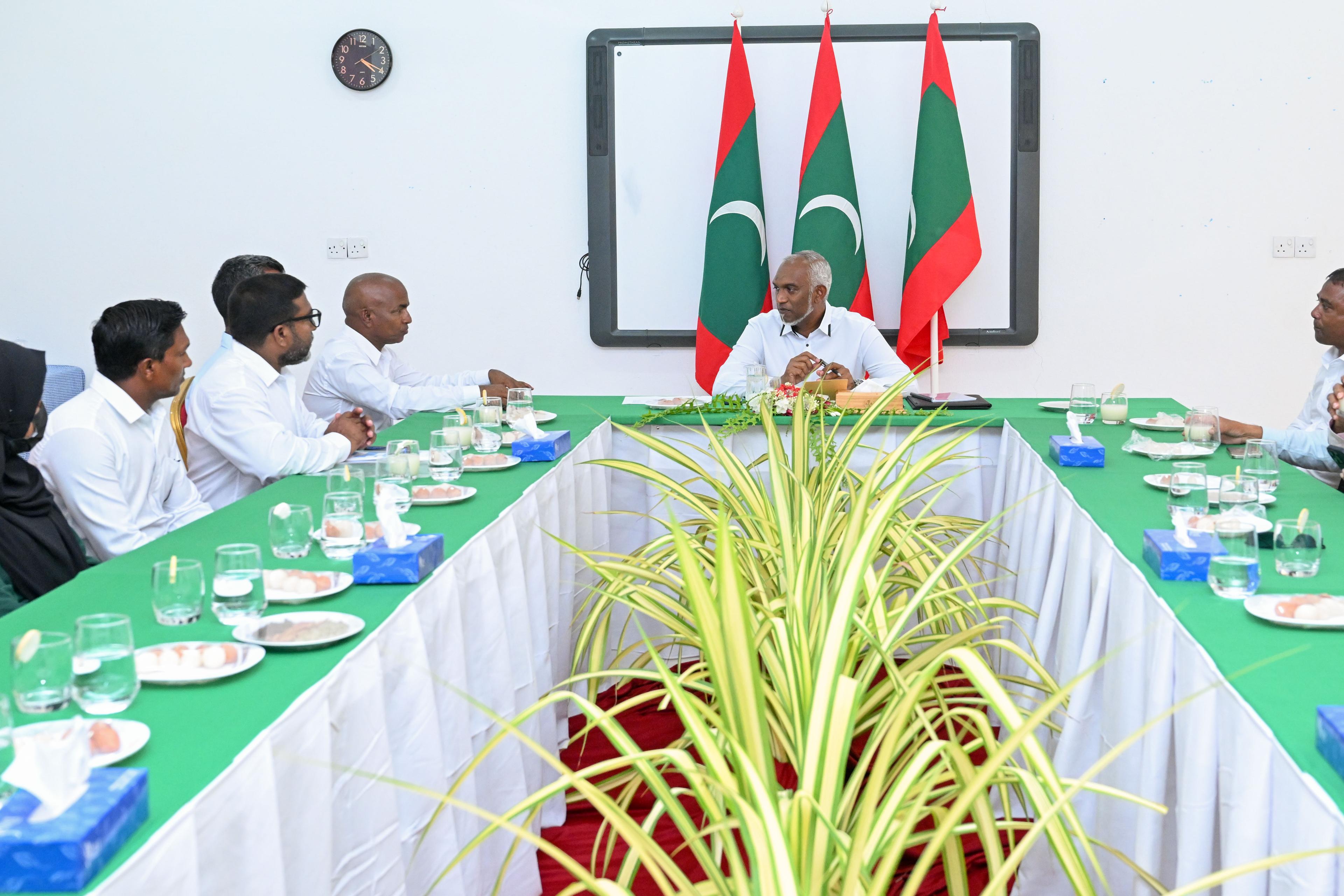 މަރޮށި ރައްޔިތުންނަށް އެންމެ މުހިންމު ކަންކަމާ ގުޅޭގޮތުން މަޝްވަރާކުރައްވައިފި