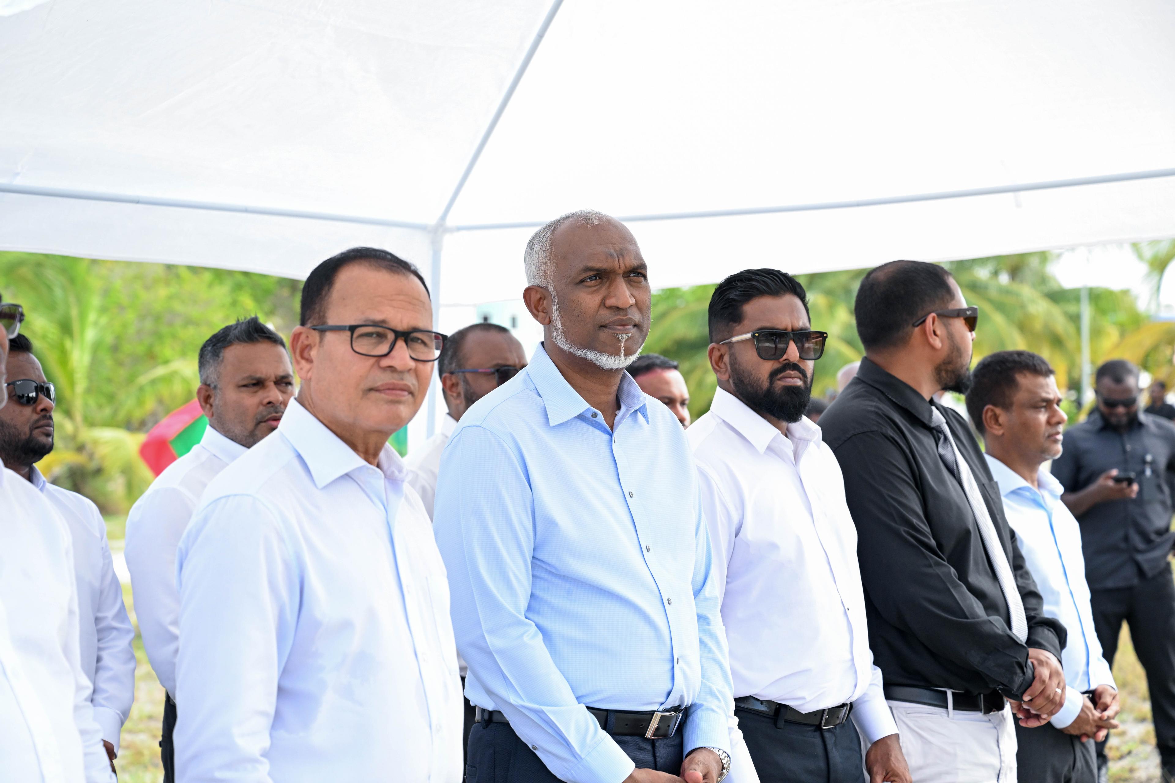 ރައީސް މުއިއްޒުއަށް ރަށްރަށުން އިޙުތިރާމާއި ލޯތްބާއި ތާއީދު ދަނީ އިތުރުވަމުން - އާދަމް ޝަރީފް