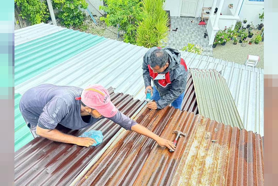 ވިއްސާރާގައި އައްޑޫގެ ސިޓީގެ ގެއެއްގެ ފުރާޅު އެއްލާލުމާ ގުޅިގެން ސިފައިން އެހީތެރިކަން ފޯރުކޮށްދީފި