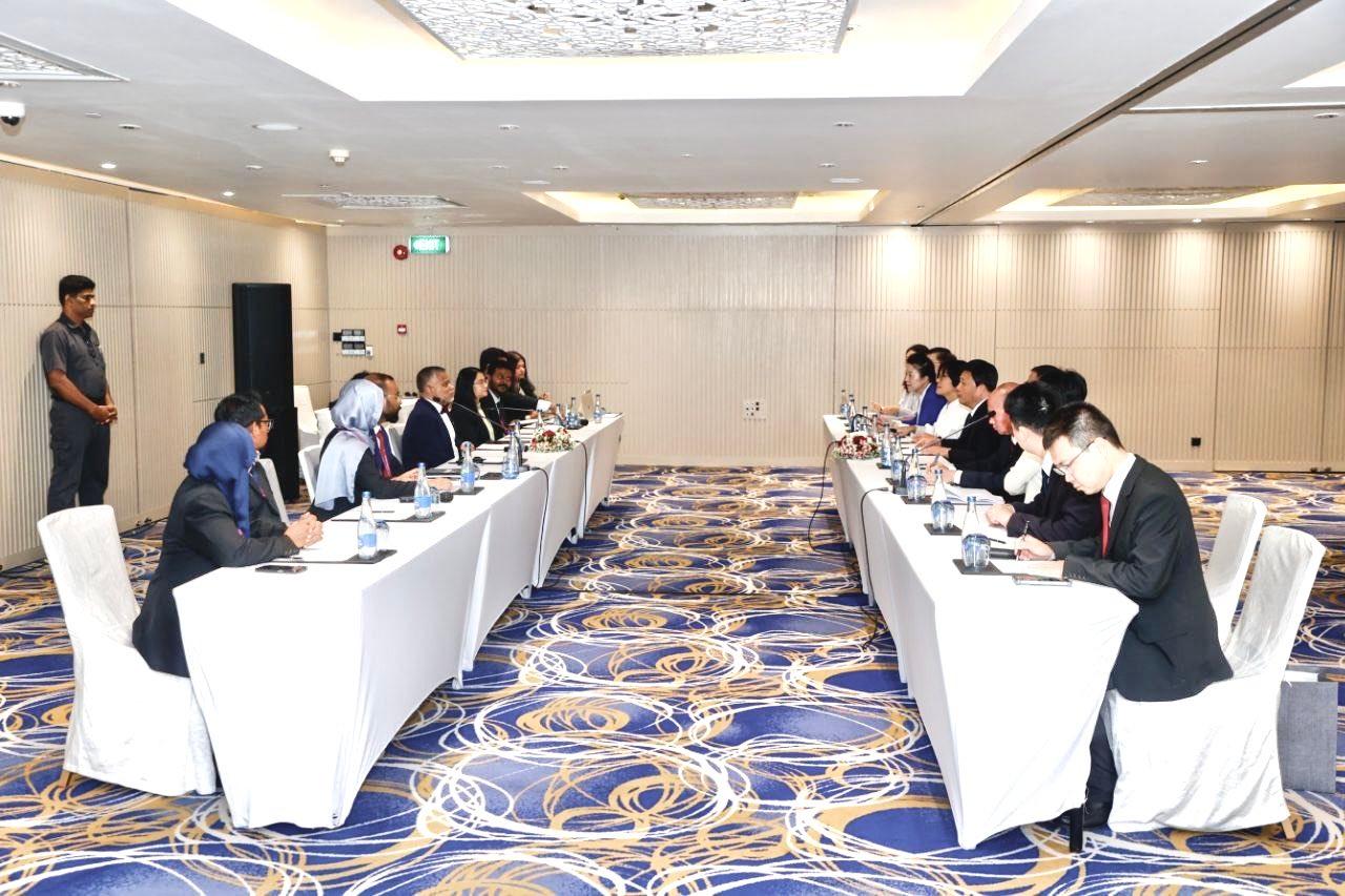 ރާއްޖޭގެ ޕްރޮސިކިއުޓަރ ޖެނެރަލް ޗައިނާގެ ޕްރޮސިކިއުޓޯރަލް ވަފްދާއެކު ރަސްމީ މަޝްވަރާތައް ކުރިޔަށްގެންގޮސްފި