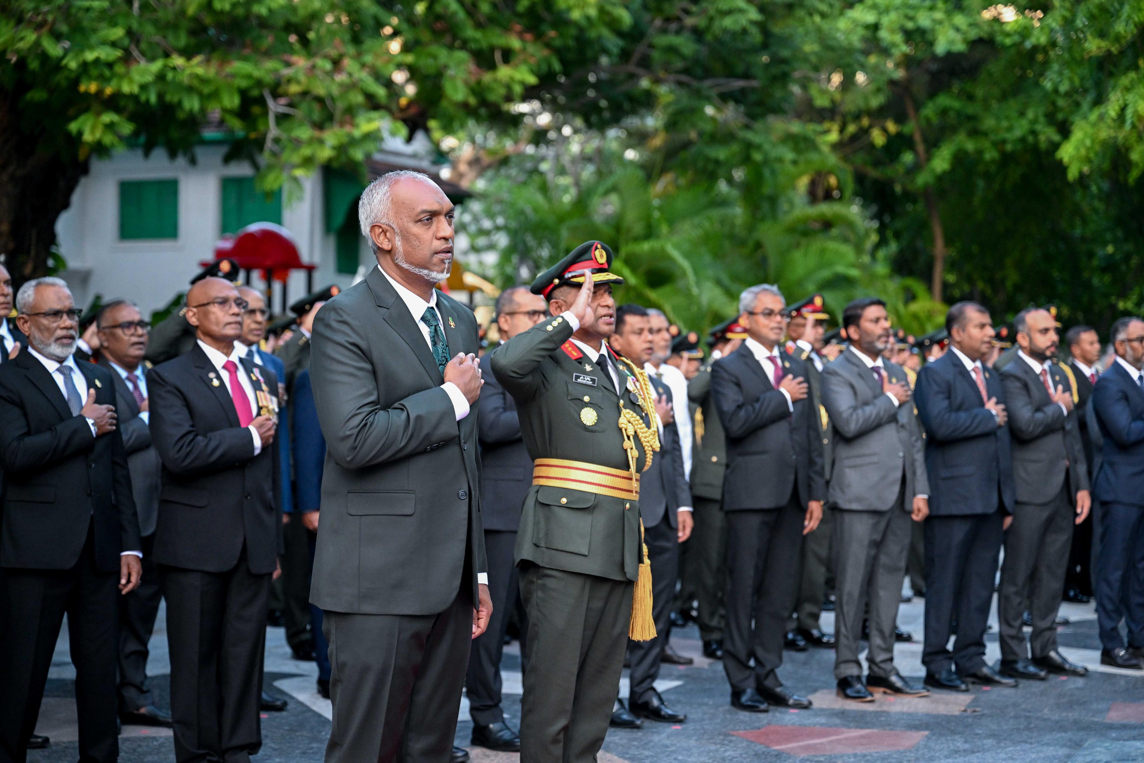 މާދަމާގެ އުފާފާގަތިކަމަށް ދިވެހީންކުރާ އުންމީދުތަކުގައި ކުލަ ޖައްސައިދޭނީ، ވަޠަނުގެ ކުރިއެރުމާއި މަޞްލަޙަތަށް އިސްކަންދީ، މުރާލިކަމާއެކު ޚިދުމަތް ކުރާނޭ އިޚްލާޞްތެރީން!