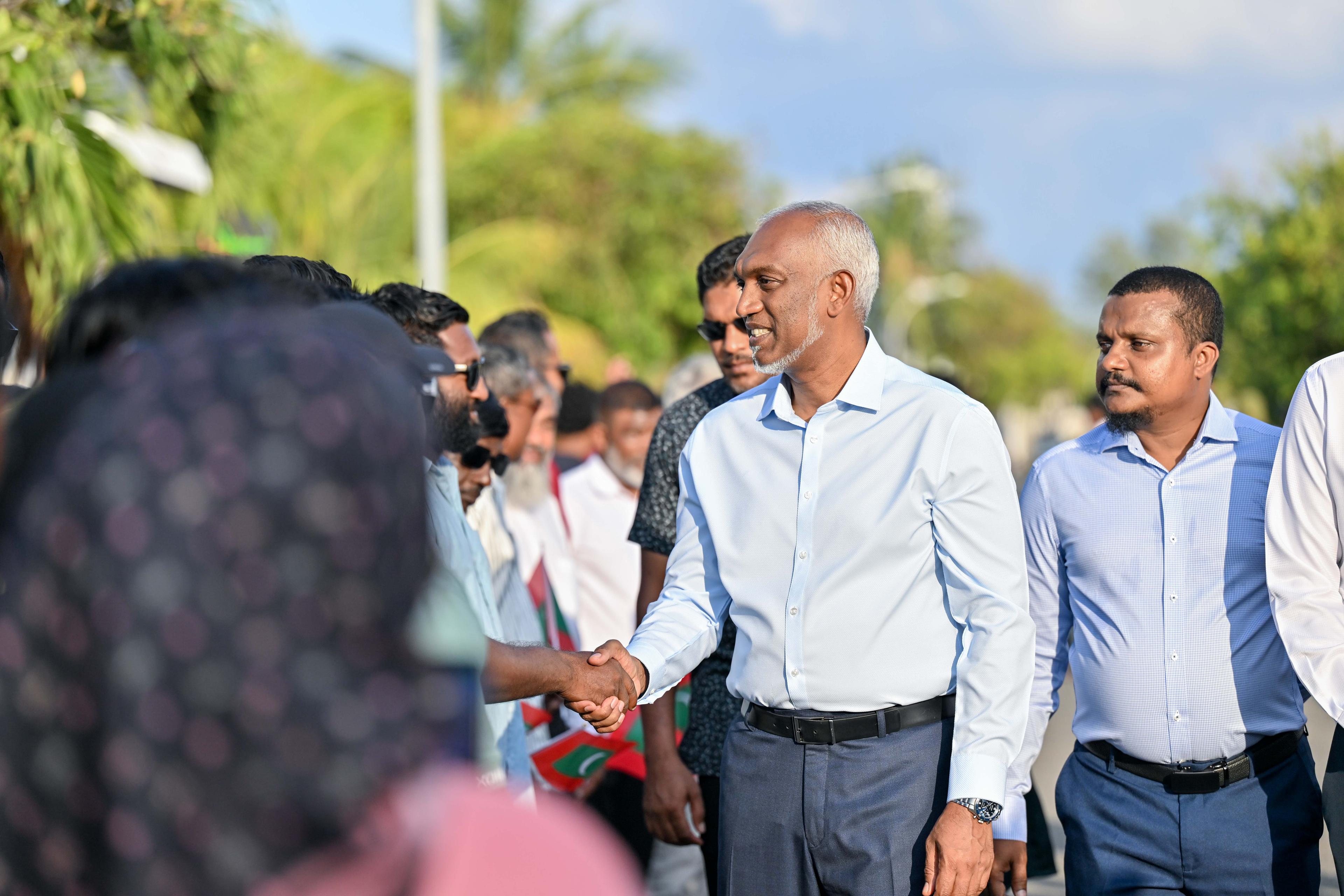 ފުވައްމުލަކުން އިތުރު 6.58 ކިލޯމީޓަރުގެ 40 މަގު ޒަމާނީ ފެންވަރަށް ތާރު އަޅައިގެން ތަރައްޤީ ކުރަނީ