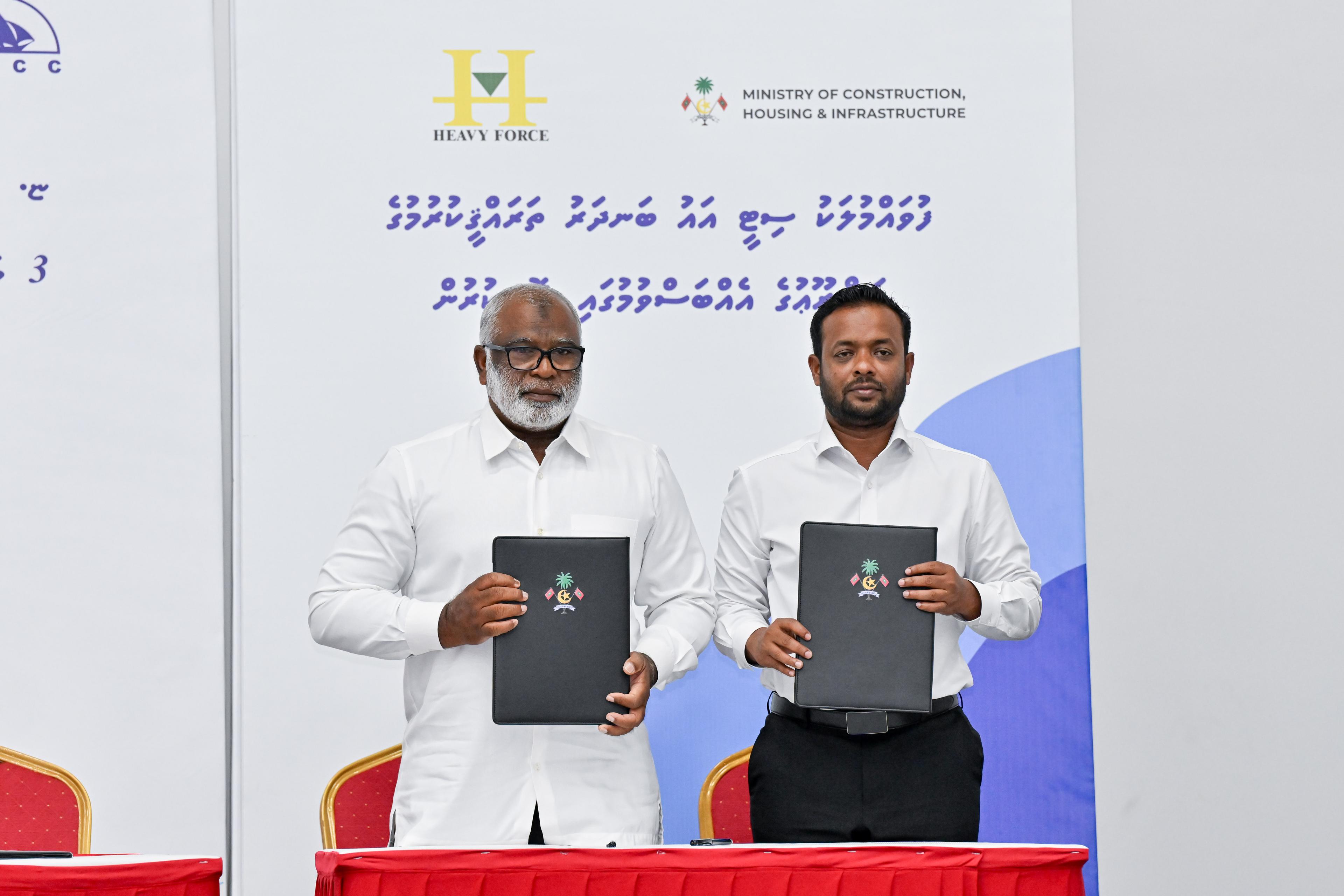 ފުވައްމުލަކުގެ އައު ބަނދަރު މަޝްރޫއު ހެވީފޯސްއާއި ހަވާލުކޮށްފި