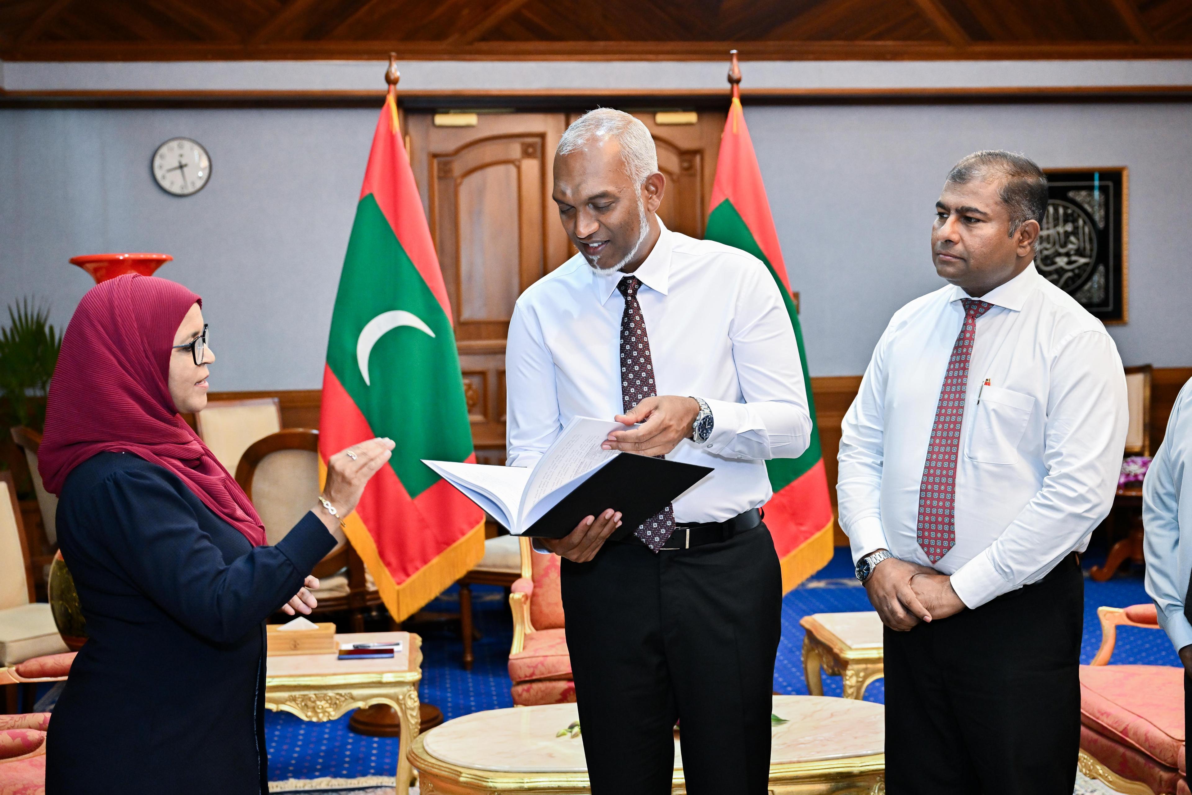 President Congratulates First PhD Graduate in Dhivehi