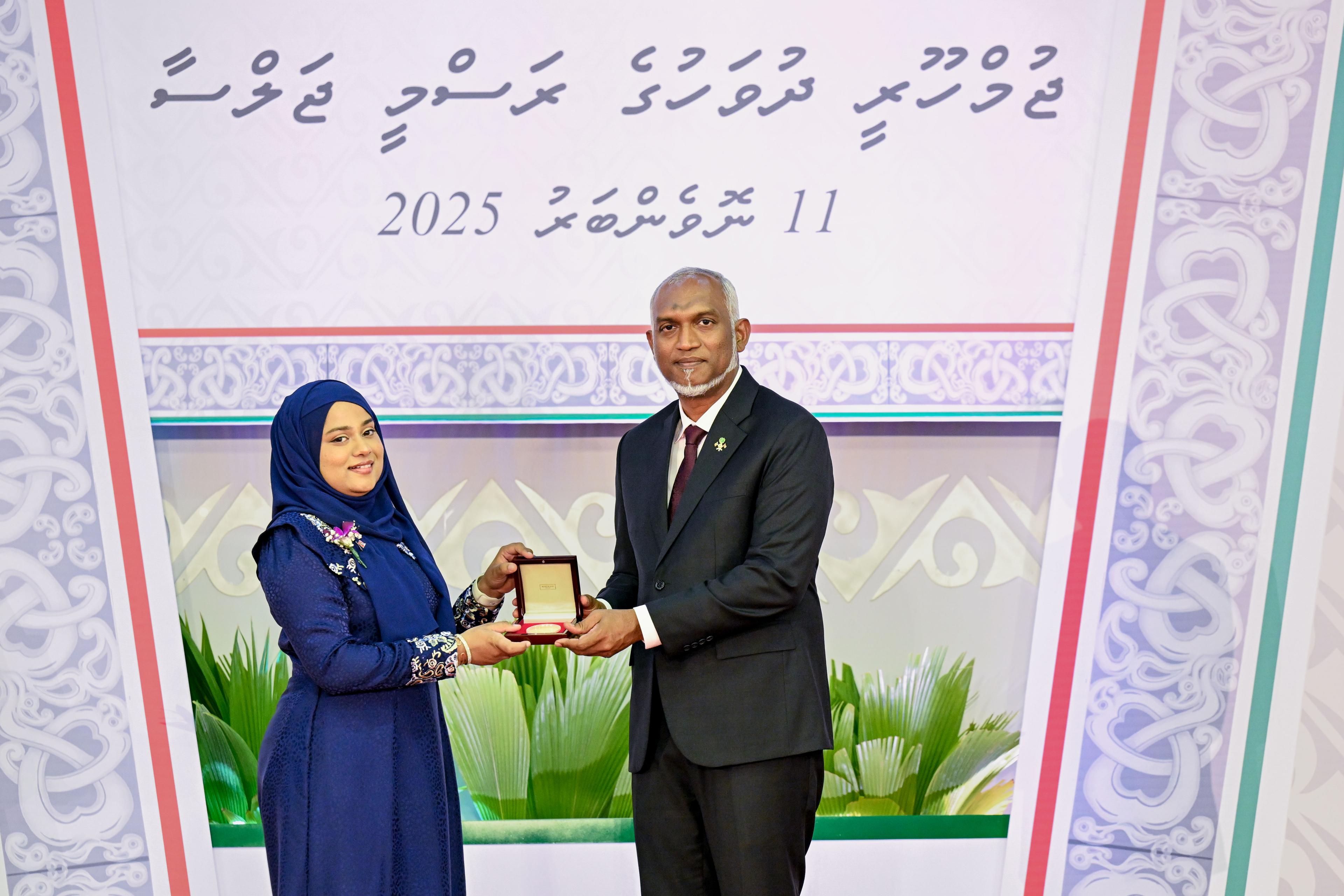 މަތީ ދަރަޖަ ހޯދާ ފަރާތްތަކަށް ރައީސުލްޖުމްހޫރިއްޔާ ދެއްވާ ޚާއްޞަ އިނާމު 34 ބޭފުޅަކަށް މިއަދު ދެއްވައިފި