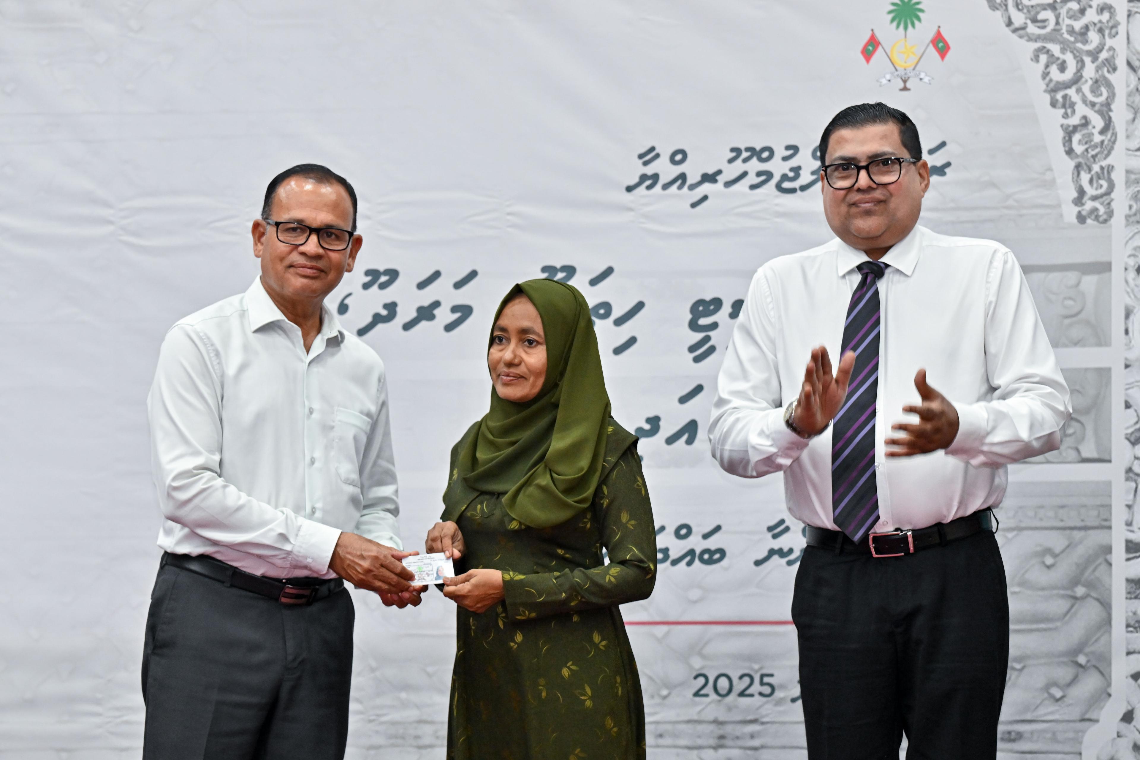 އައްޑޫ ސިޓީ ހިތަދޫއާއި ފޭދޫގައި އައީޑީކާޑާއި ޕާސްޕޯޓުގެ ހިދުމަތް ފަށައިފި