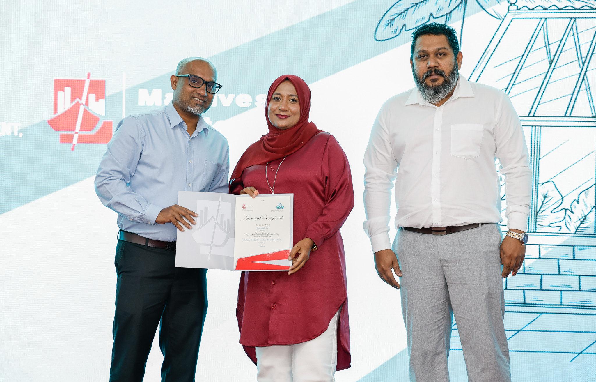 ކޮމިޔުނިޓީ އަޕްސްކިލިންގ ޕްރޮގްރާމްގެ ދަށުން ކުރިޔަށްގެންދިޔަ ގެސްޓްހައުސް މެނޭޖްމެންޓް ކޯސް ނިންމާލައިފި