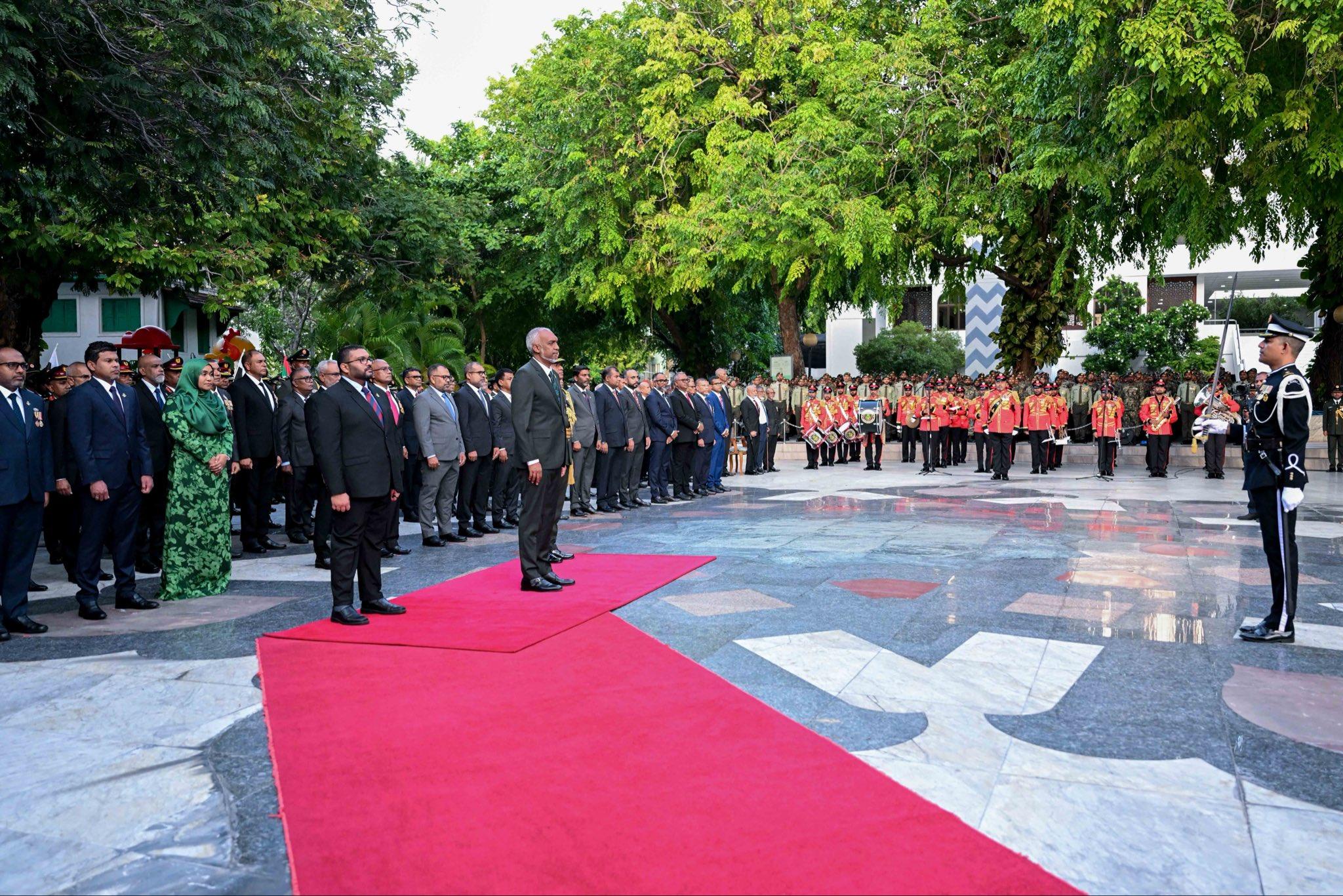 ތިނެއް ނޮވެންބަރުގެ ހަނދާނީ ބިނާގައި ދިދަ ޖެހުމާއި، ގާޑު މައުންޓް ކުރުމުގެ ރަސްމިއްޔާތު ރައީސްގެ ދެކަނބަލުން ޝަރަފުވެރިކޮށްދެއްވައިފި