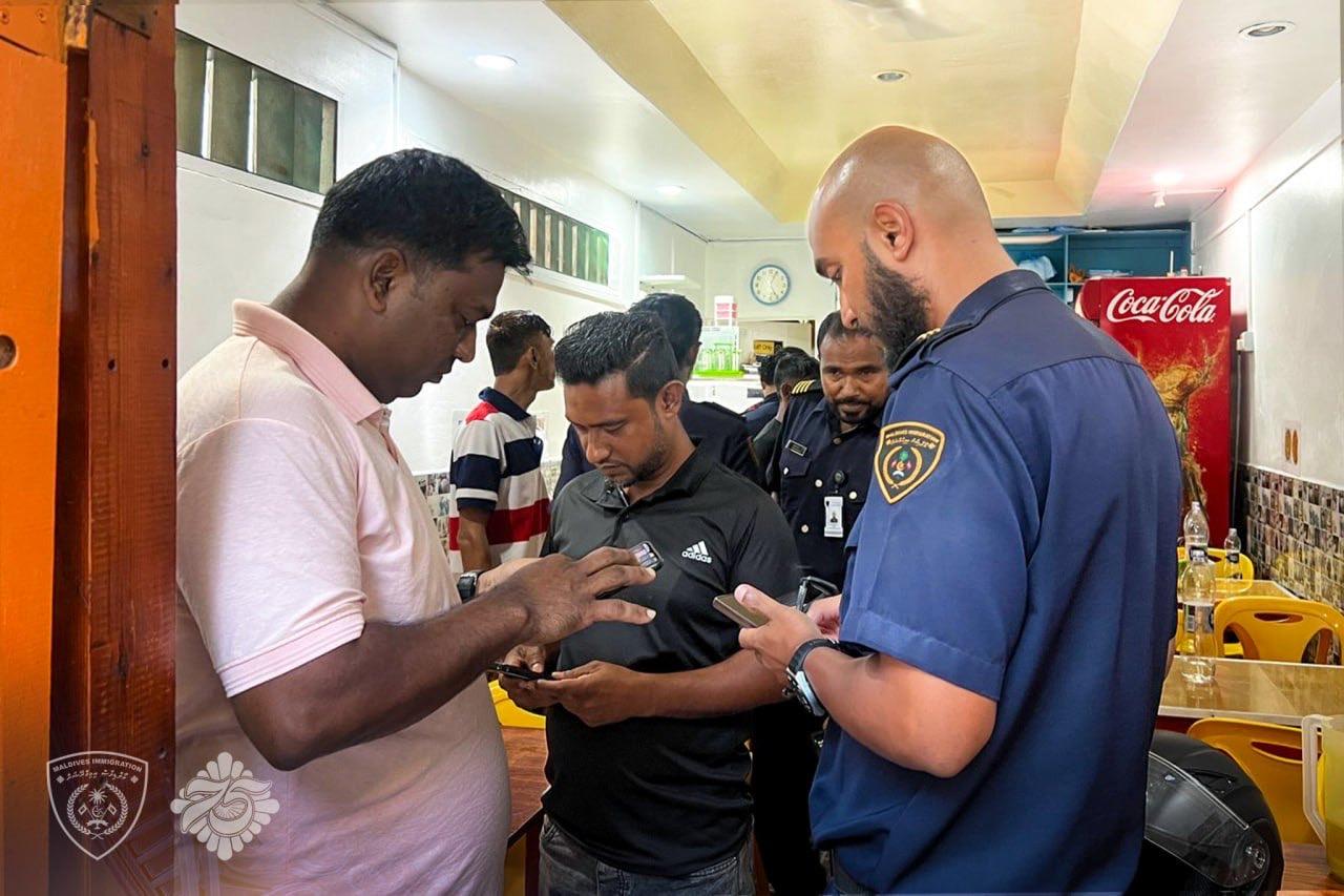 ބިދޭސީން ވިޔަފާރިކުރުން މަނާ ދާއިރާތަކުން ވިޔަފާރި ކުރާނަމަ އެކަން ރިޕޯޓުކުރަން އެދެފި