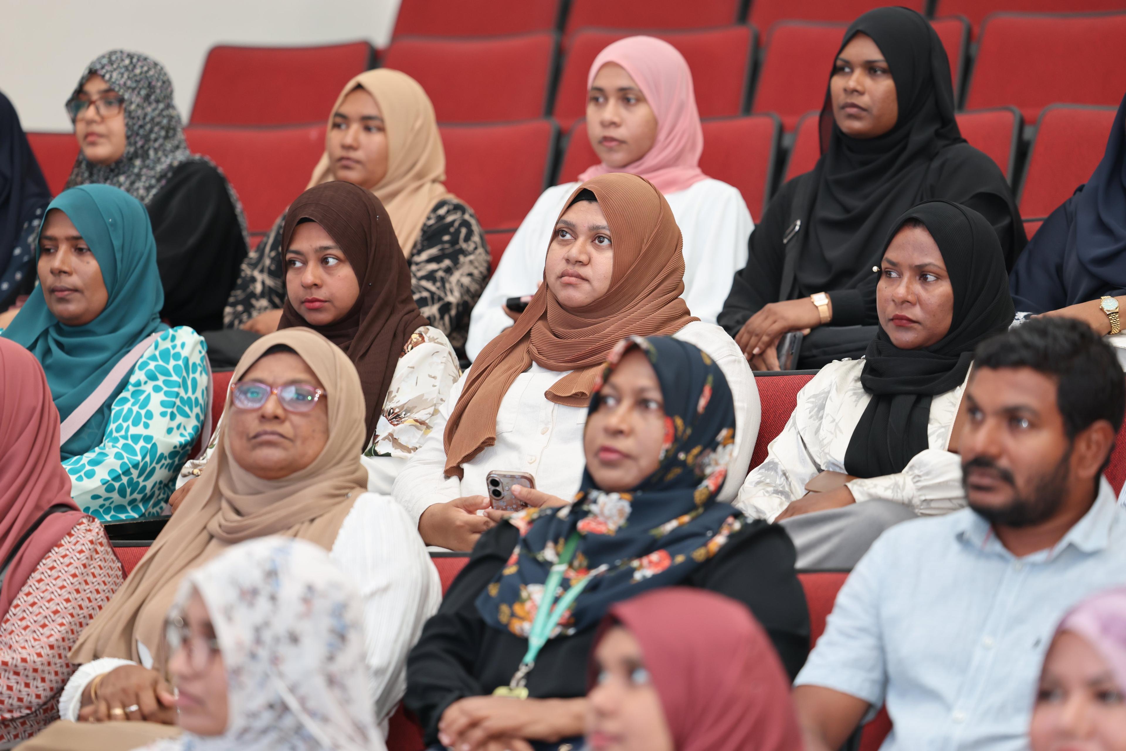 ހުނަރުވެރިކަމުގެ ދާއިރާގެ މުދައްރިސުން ތަމްރީނުކުރުމުގެ ޕްރޮގްރާމެއް ފަށައިފި