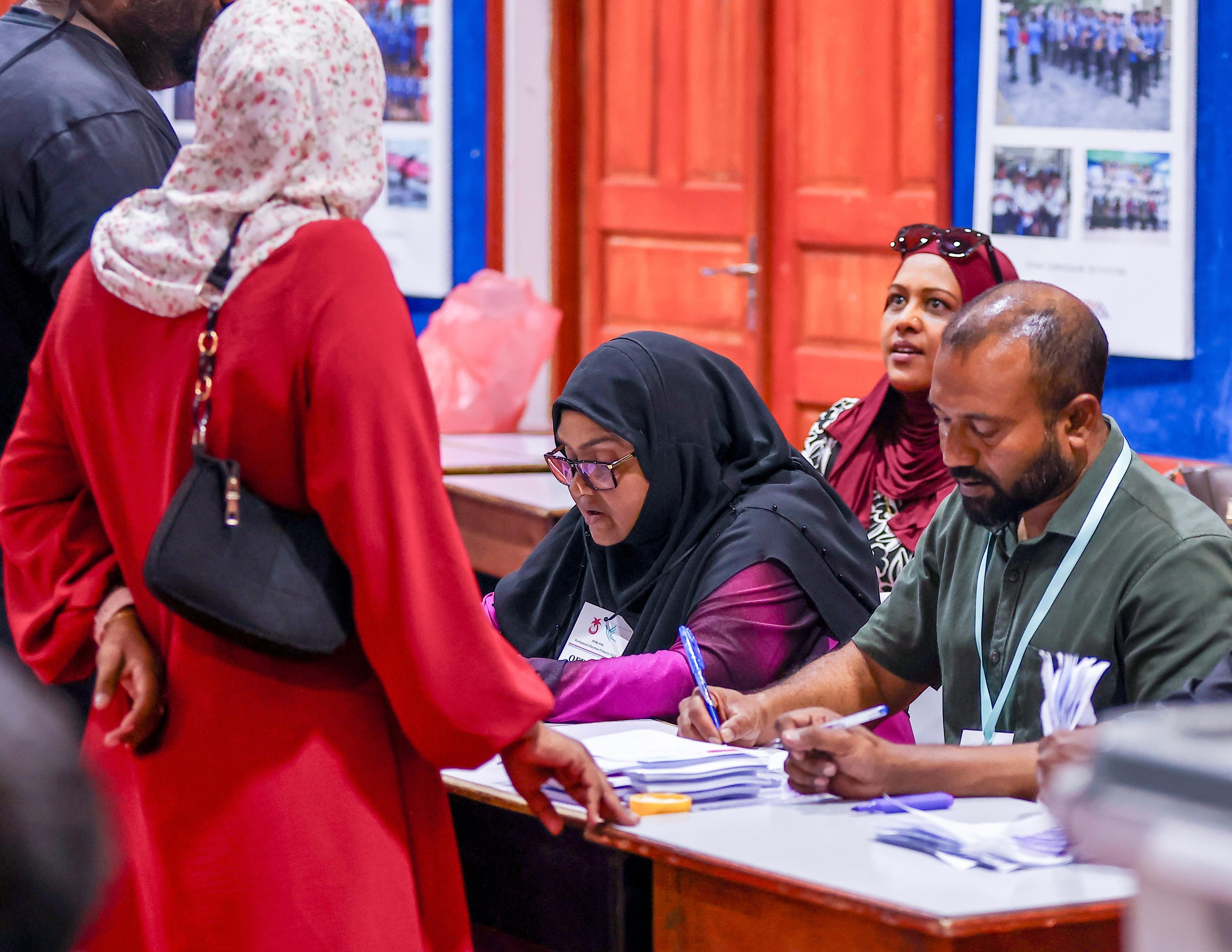 ޕީއެންސީ ޕްރައިމެރީ: ވޯޓުލެވޭނީ އެމީހަކު ނިސްބަތްވާ ރަށެއްގައި ހުންނަ ވޯޓު ފޮއްޓަށް އެކަނި!