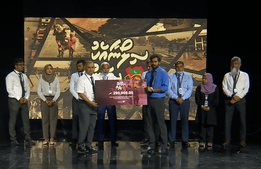 ސިލޯނާއިއެކު ދިވެހީން: އެމްއޭސީއެލްގެ ފަރާތުން 250،000 ރުފިޔާ ހަދިޔާކޮށްފި