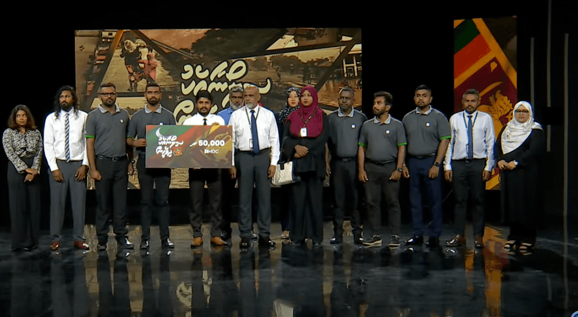 ސިލޯނާއިއެކު ދިވެހީން: އެޗްޑީސީގެ ފަރާތުން 50،000 ރުފިޔާ ހަދިޔާކޮށްފި