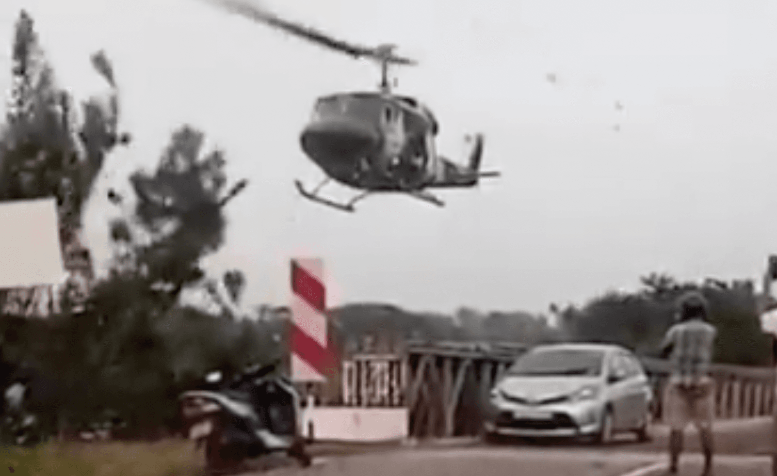 ވީޑިއޯ: ތޫފާނާއި ގުޅިގެން މީހުން ސަލާމާތްކުރަން ހަރަކާތްތެރިވި ލަންކާގެ އަސްކަރީ ހެލިކޮޕްޓަރެއް ވެއްޓިއްޖެ