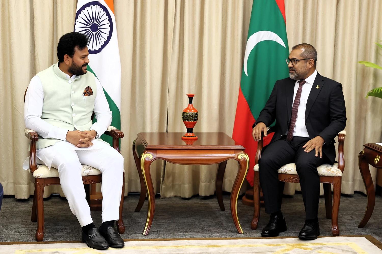 ރާއްޖެއާއި އިންޑިއާގެ ގުޅުން އިތުރަށް ހަރުދަނާ ކުރުމަށް އިންޑިއާގެ ސިވިލް އޭވިއޭޝަން މިނިސްޓަރާއިއެކު މަޝްވަރާކޮށްފި