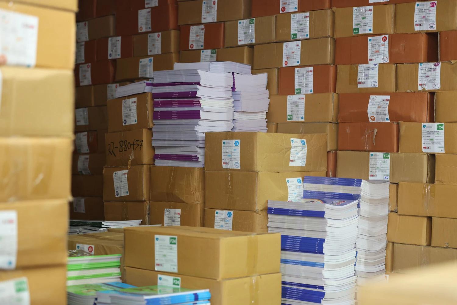 ދިރާސީ އަހަރަށް ބޭނުންވާ ޓެކްސްޓް ފޮތްތައް އަތޮޅުތެރެއަށް ފޮނުވުމުގެ މަސައްކަތް ފަށައިފި