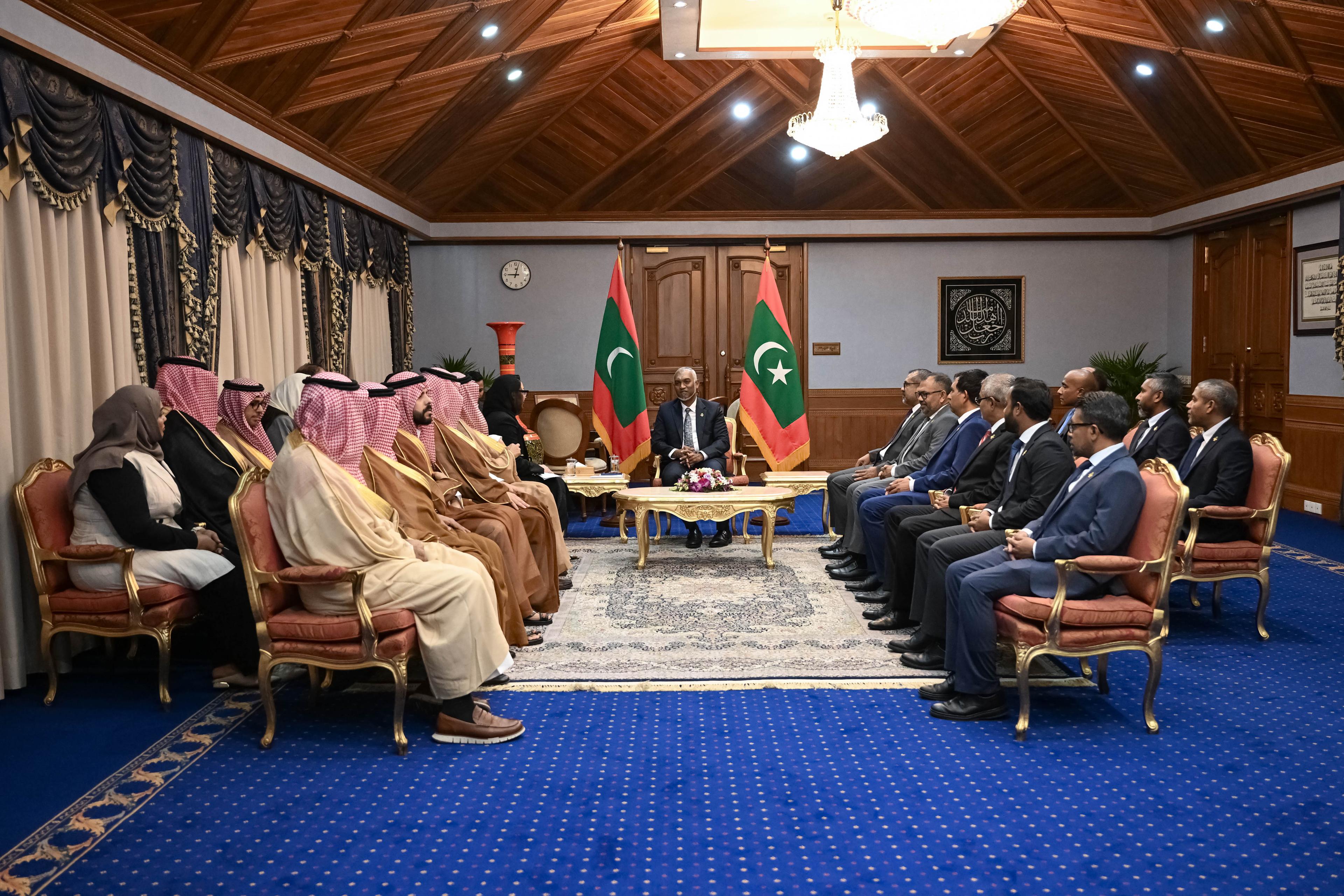 ސަޢޫދީގެ ވިޔަފާރި ވަފުދެއް ރައީސްގެ އަރިހަށް އިޙުތިރާމުގެ ޒިޔާރަތެއް!