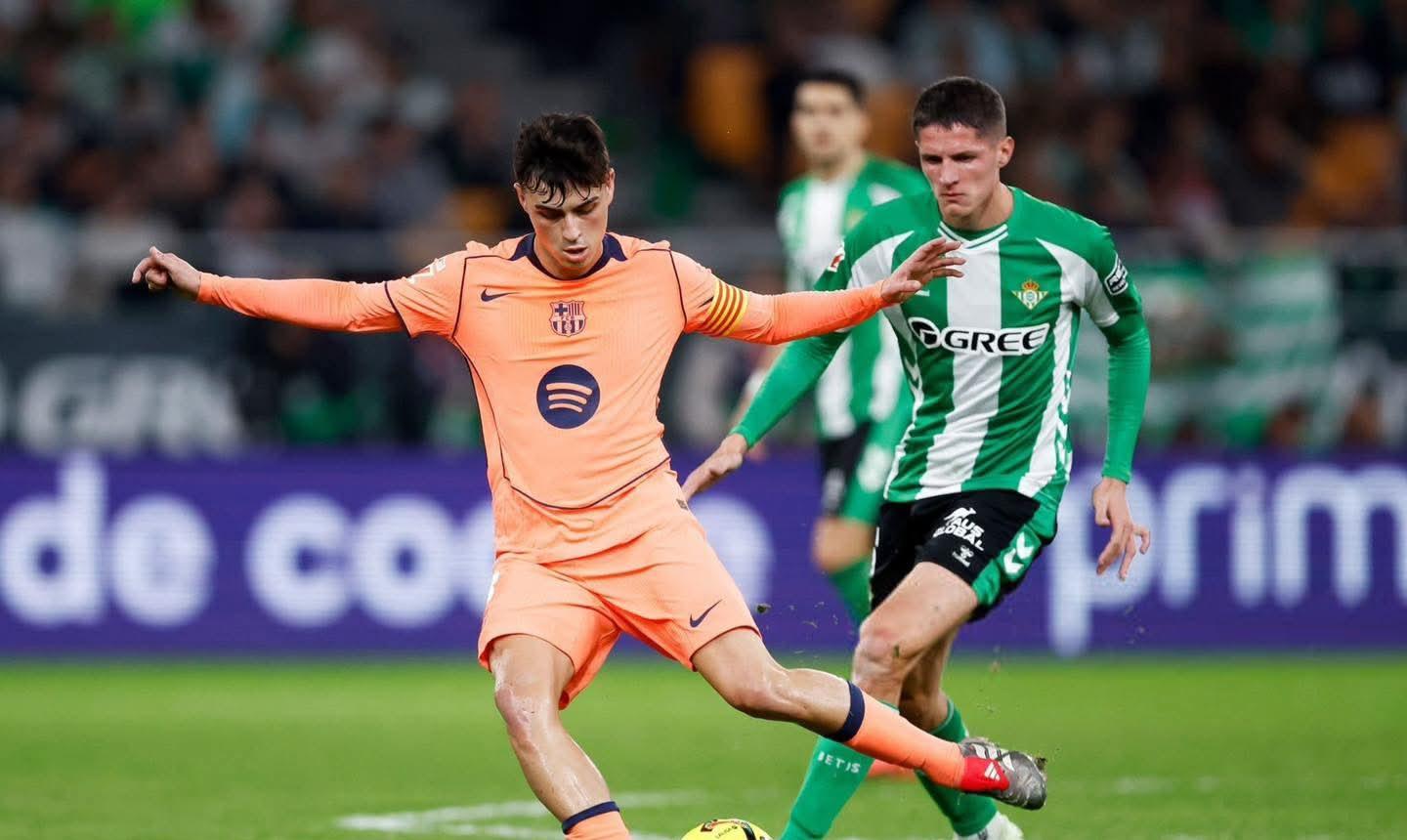 ބެޓިސް ބަލިކޮށް ބާސެލޯނާ އިން ހަތަރު ޕޮއިންޓަށް ލީޑު ފުޅާކޮށްފި