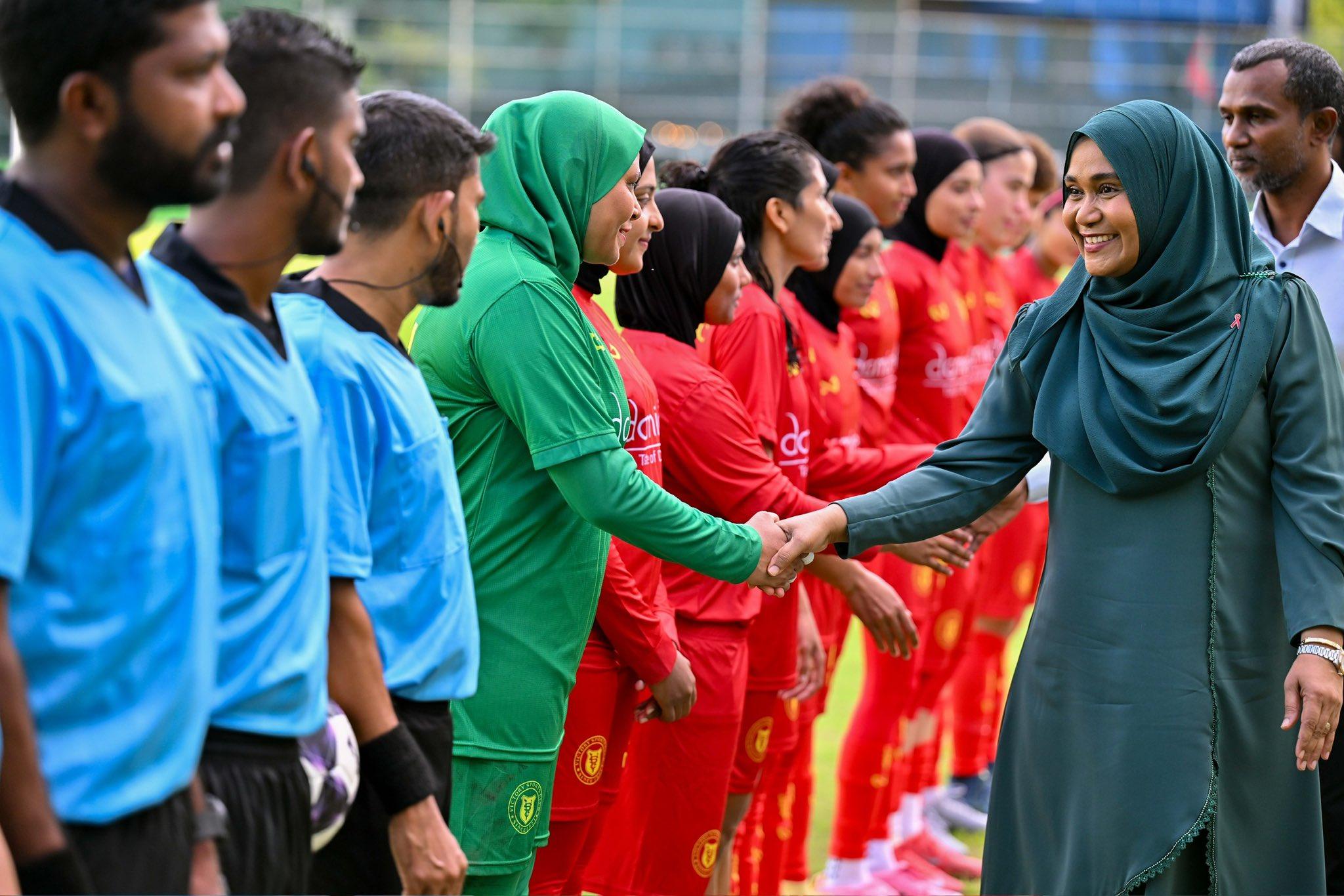 އެފް.އޭ.އެމް ވިމެންސް ލީގު 2025 ގެ ފުރަތަމަ މެޗު ޝަރަފުވެރިކޮށްދެއްވީ ފަސްޓް ލޭޑީ!