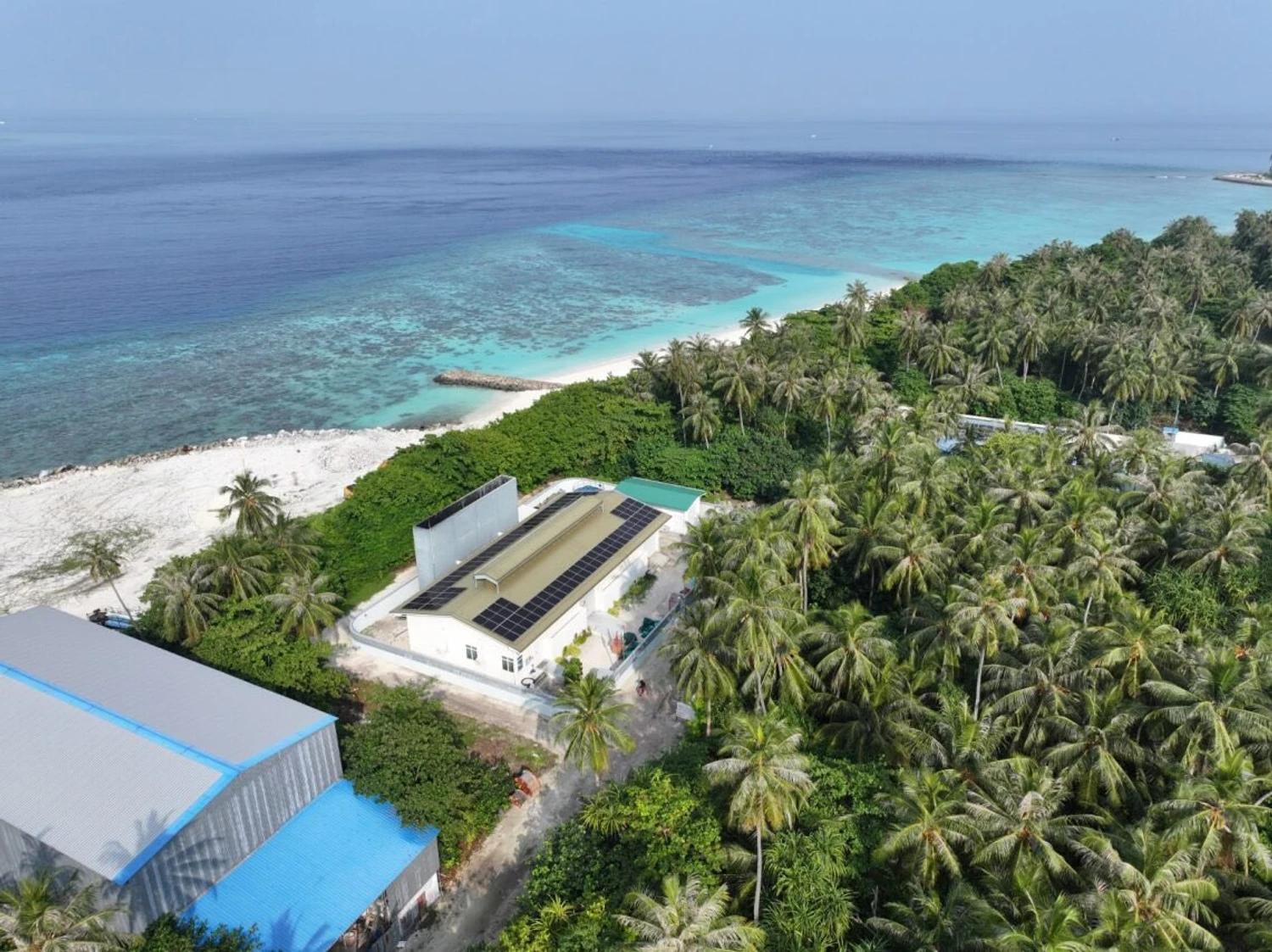 ކިނޮޅަހުގައި އެންމެ ފަހުގެ ސޯލާ-ޑީޒަލް-ބެޓެރީ ހައިބްރިޑް ނިޒާމެއް ގާއިމުކުރުމުގެ މަސައްކަތް ކުރިއަށްދަނީ!