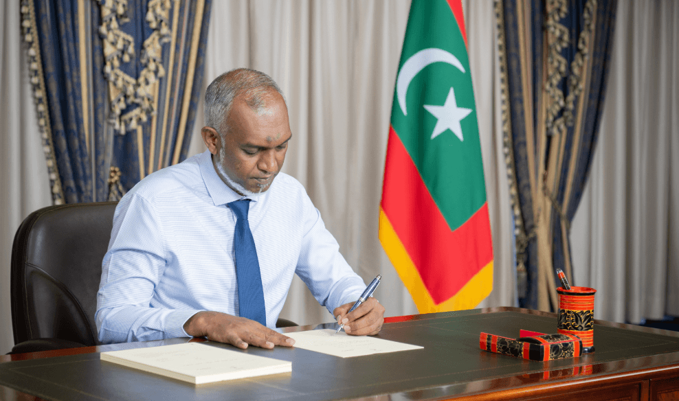 އަތޮޅު ކައުންސިލްތައް އުވާލުމަށް ގާނޫނަށް ގެނައި އިސްލާހު ރައީސް ތަސްދީގުކުރައްވައިފި