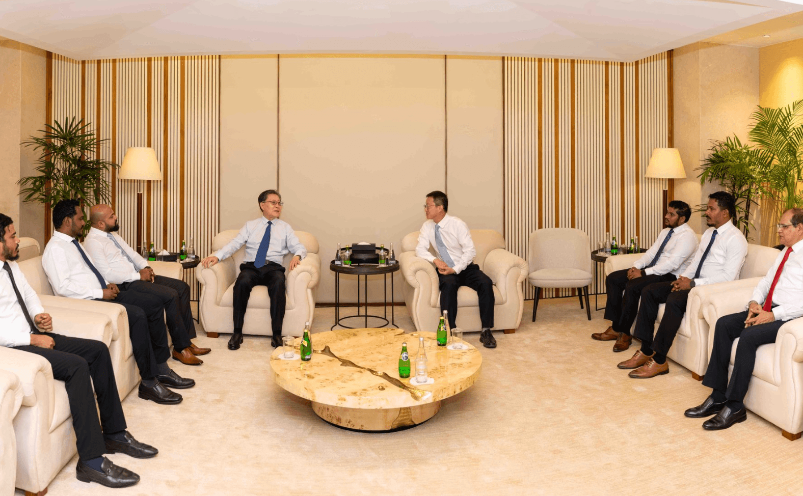 ޗައިނާގެ 14 ވަނަ ނެޝަނަލް ޕީޕަލްސް ކޮންގްރެސްގެ އިސް އޮފިޝަލު ރާއްޖެ ވަޑައިގެންފި