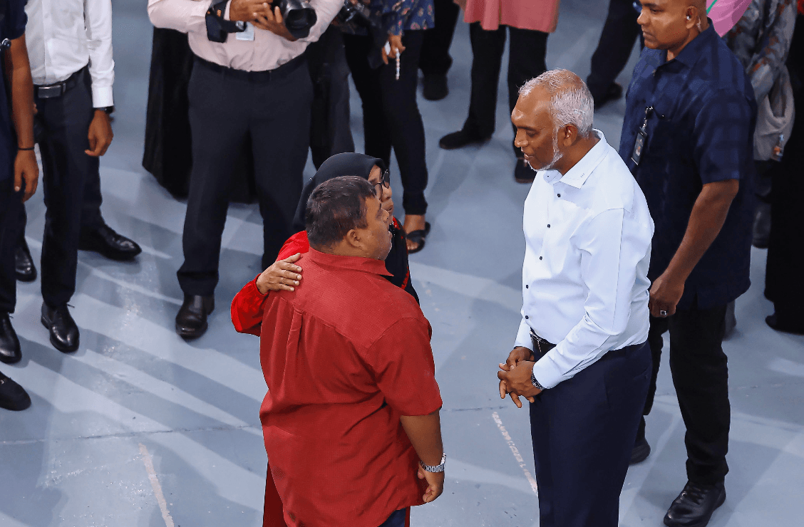 ފޭސް 2 ގެ ދިރިއުޅޭ ރައްޔިތުންނަށް ރައީސް ދެއްވީ ހުރިހާ މައްސަލަތަކެއް، ވީ އެންމެ ރަނގަޅަކަށް ހައްލުކޮށްދެއްވާނެކަމުގެ ޔަޤީންކަން!