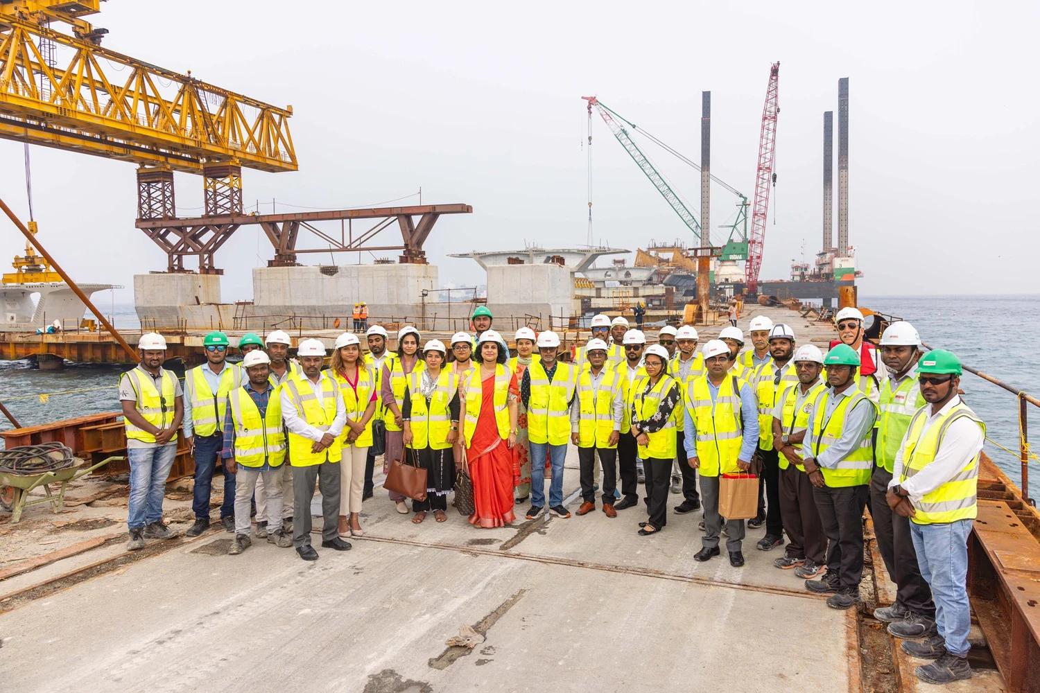 އިންޑިއާ ސަރުކާރުގެ އިސްވެރިންތަކެއް ތިލަމާލެ ބްރިޖް ސައިޓަށް ޒިޔާރަތްކުރައްވައިފި