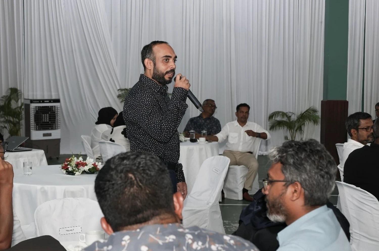 ވަޒީރު އަސްވާޑު ރާއްޖޭގެ ބައެއް މީޑިއާތަކުގެ އެޑިޓަރުންނާއި ބައްދަލުކުރައްވައިފި