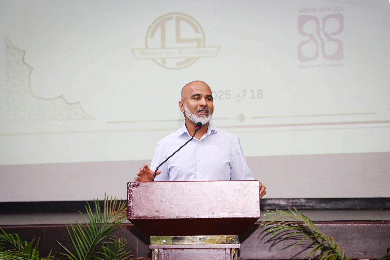 މުދައްރިސުންނަށްވުރެ ޝަރަފުވެރި އިއްޒަތްތެރި ބަޔަކު ނުތިބޭނެ - ޝަފީއު