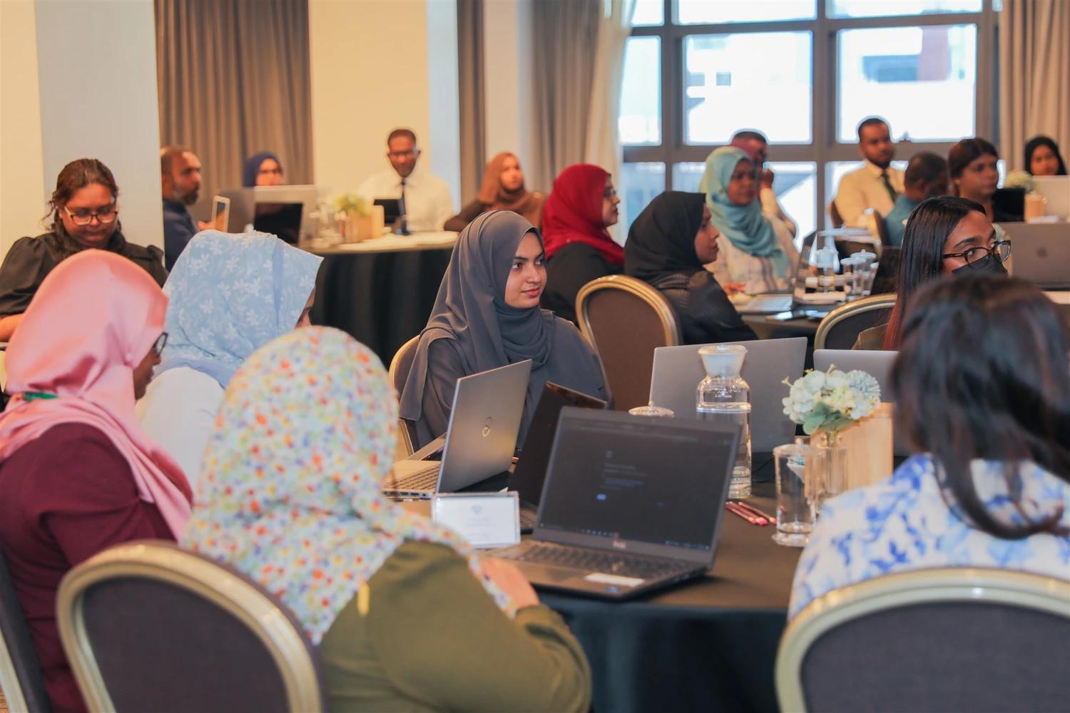 އެން.އެމް.އައި.އާރު.އެފް. ގެ ދަށުން ރާއްޖެއިން ކުރަންޖެހޭ ރިޕޯޓިންގގެ މަސައްކަތްތަކާއި ގުޅޭ ބައްދަލުވުންތަކެއް ބާއްވައިފި